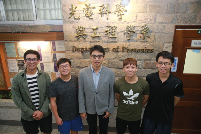 成大光電系教授吳品頡 獲選高大第2屆傑出校友 勉學弟妹 高科技產業 物理人才不缺席圖片