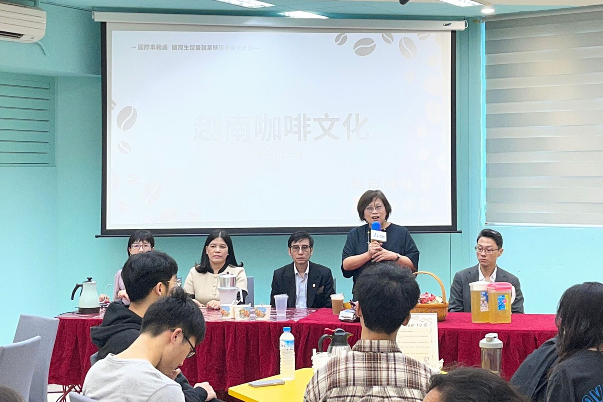 國際長林倖如於活動開場致詞，勉勵學生透過文化交流拓展國際視野。圖片