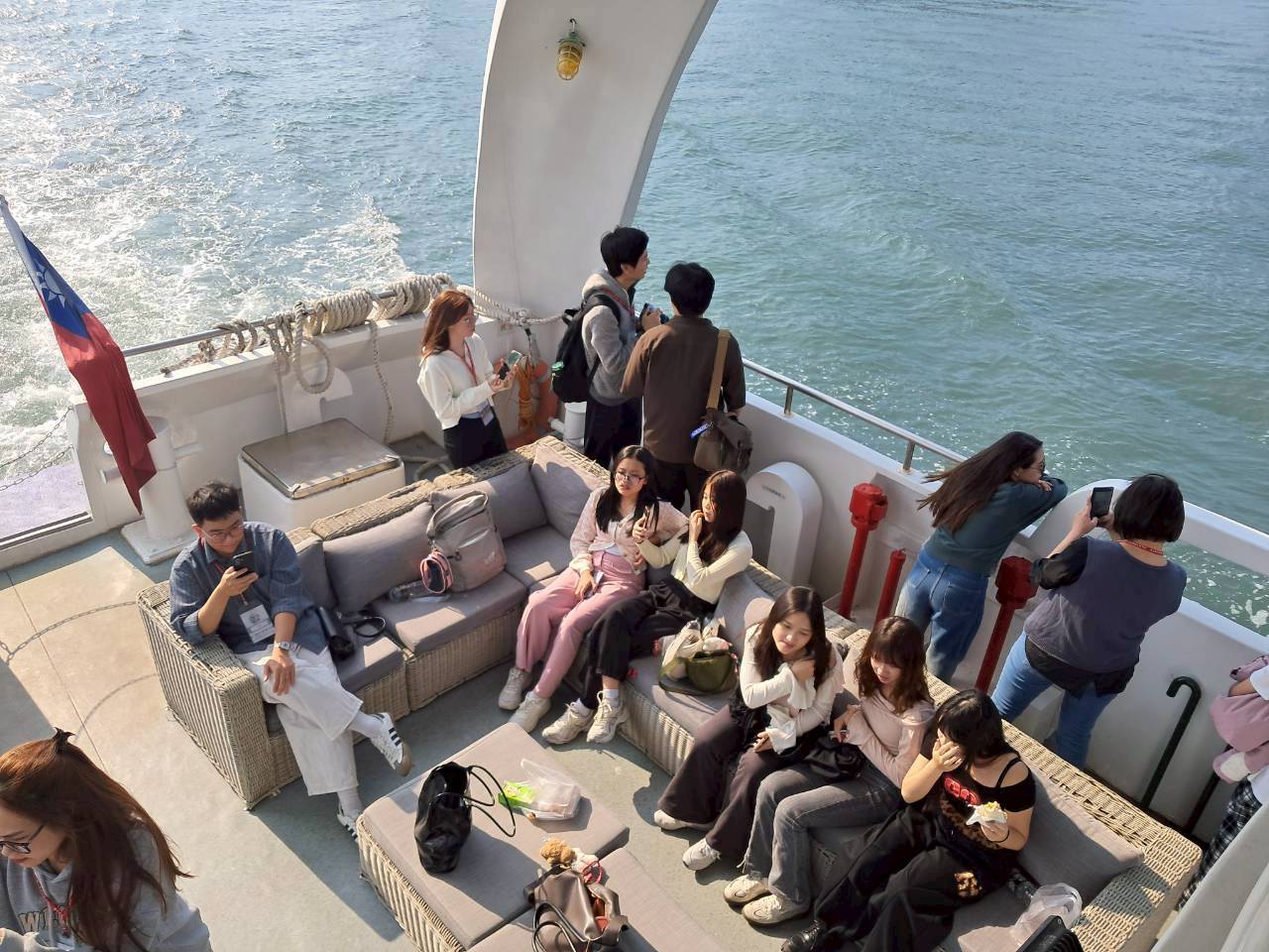 國際處舉辦境外生企業參訪高雄港活動006圖片