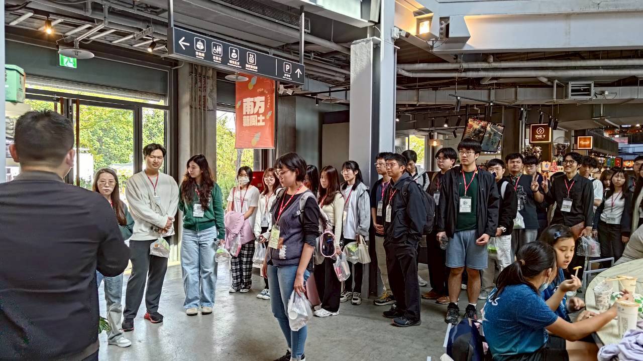 國際處舉辦境外生企業參訪高雄港活動008圖片