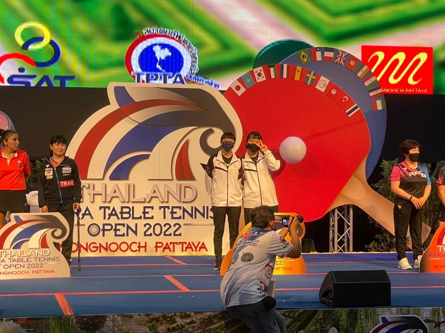 高雄大學運動競技學系學生田曉雯、林姿妤聯手挑戰2022年帕拉桌球泰國公開賽，總計拍出單打、雙打、混雙3金2銀佳績。