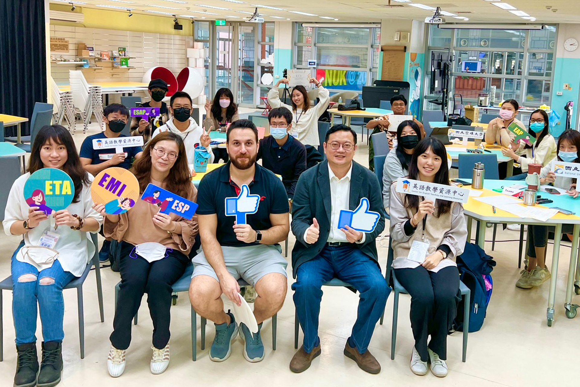 國際事務處國際長暨英語教學資源中心主任吳行浩（前排右2ˋ），主持「輕鬆開口說英語x在地文化走讀營隊」開幕式。