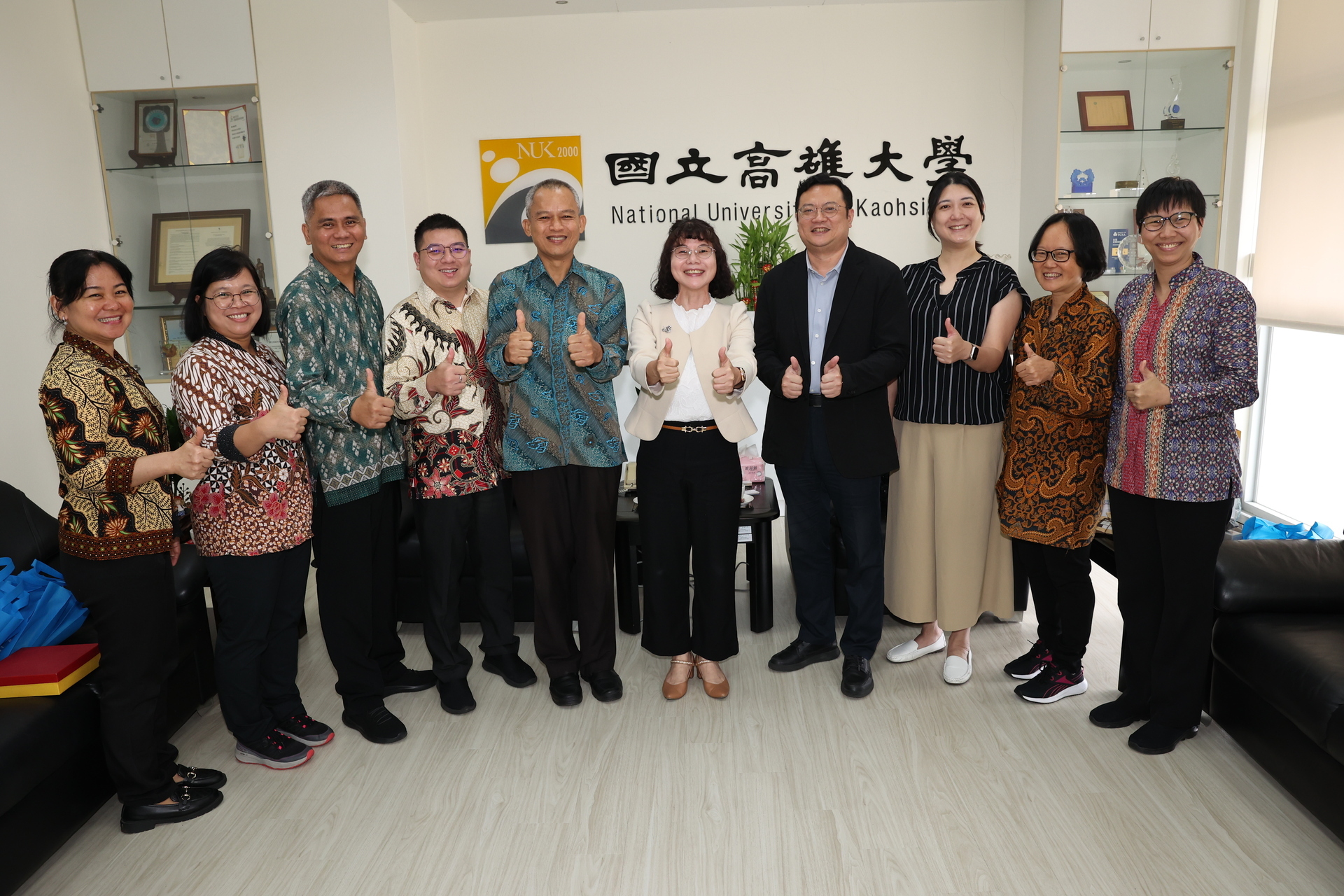 President Chen Yueh-Tuan and Dean Wu Hsing-Hao welcomed guests from Universitas Universal, Indonesia, at National University of Kaohsiung.Image