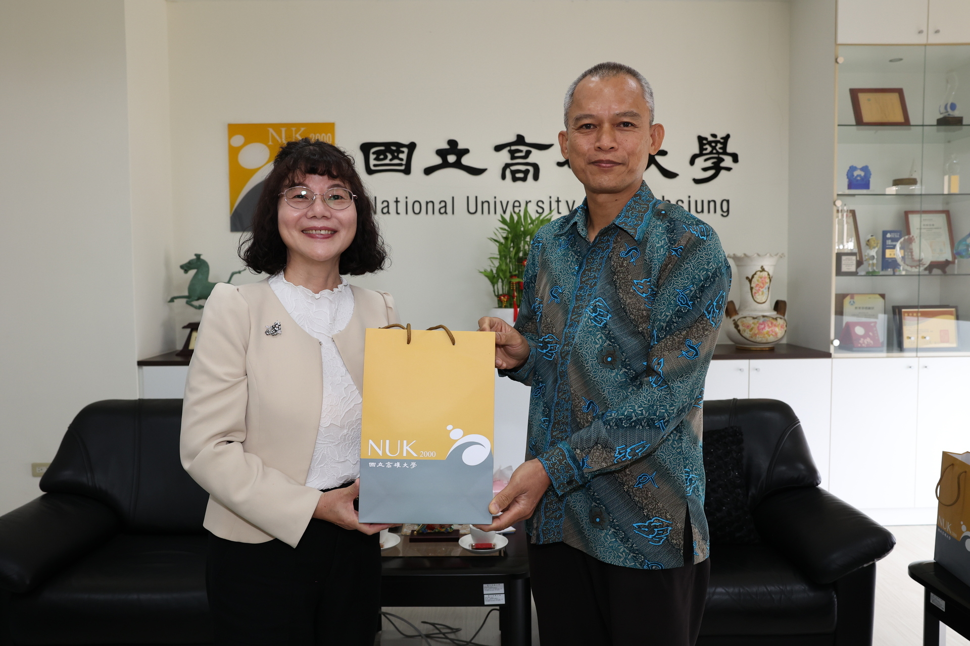 Universitas Universal from Indonesia visited National University of Kaohsiung to discuss cooperation matters. 002Image