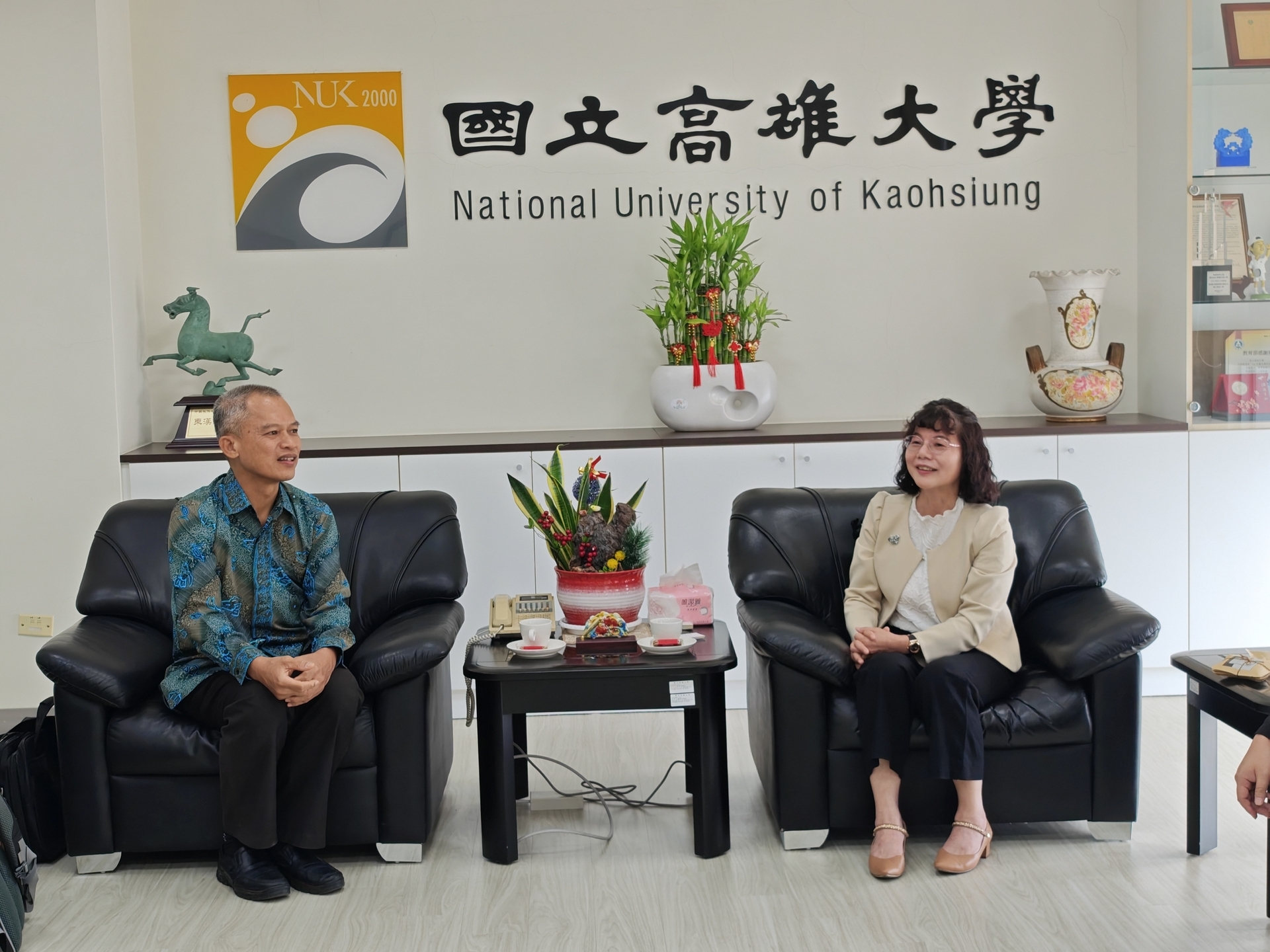 Universitas Universal from Indonesia visited National University of Kaohsiung to discuss cooperation matters. 006Image