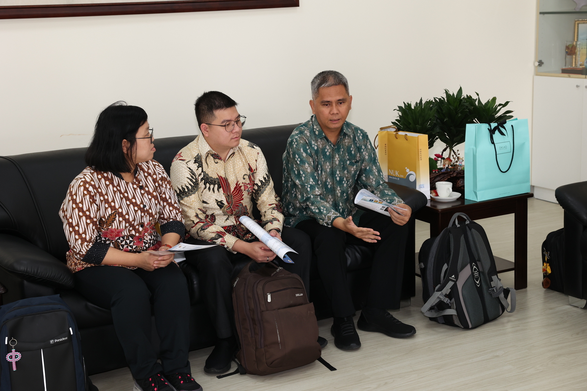Universitas Universal from Indonesia visited National University of Kaohsiung to discuss cooperation matters. 009Image