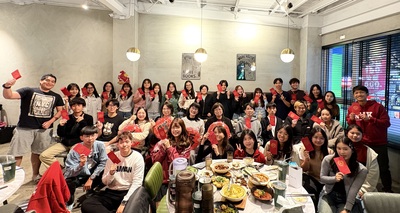 國際處邀境外生圍爐寫紅包迎新年