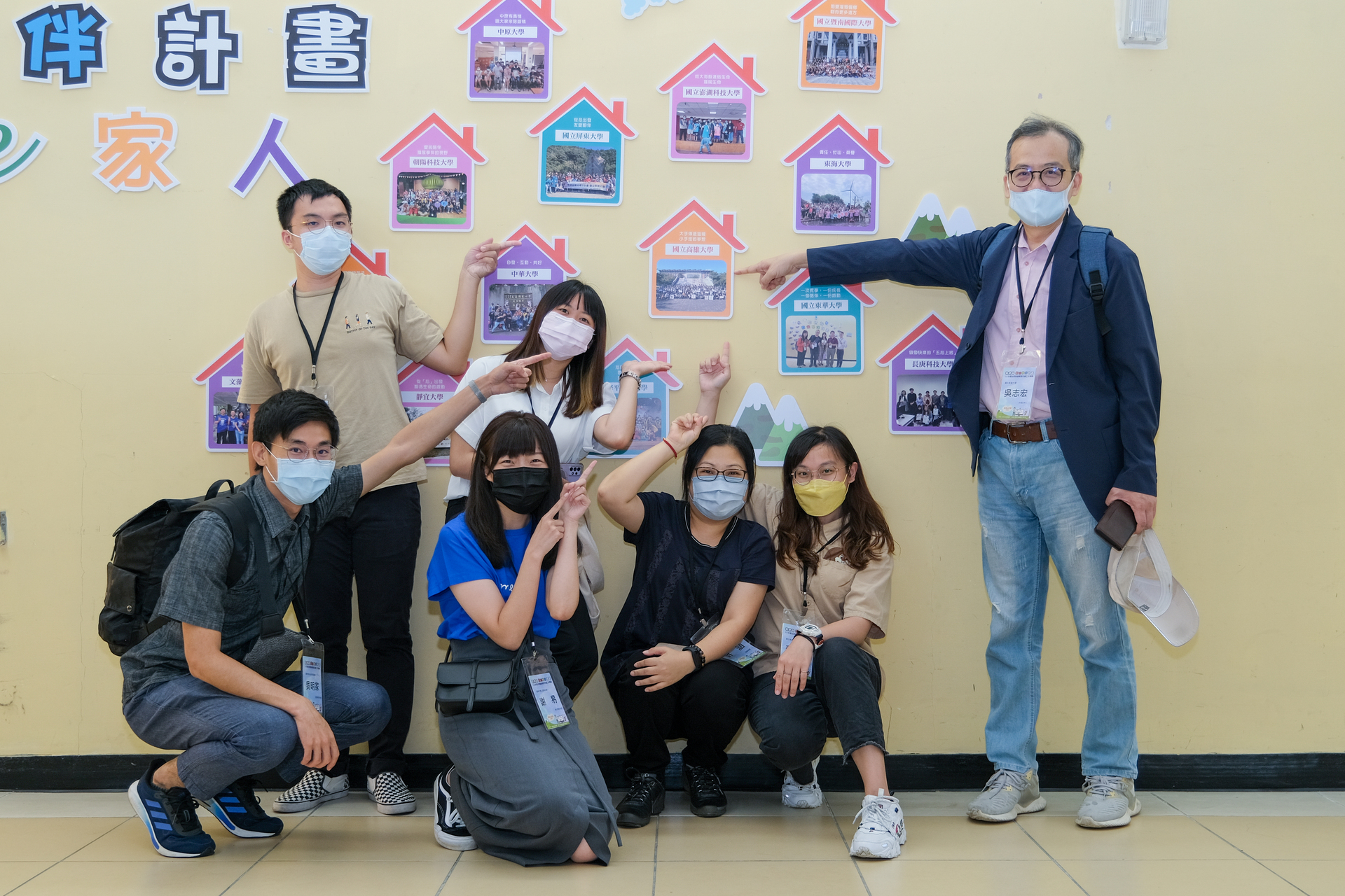 The co-host and Professor of Department of EE from NUK, Chih-Hung Wu (First one from the right), led the award-winning students