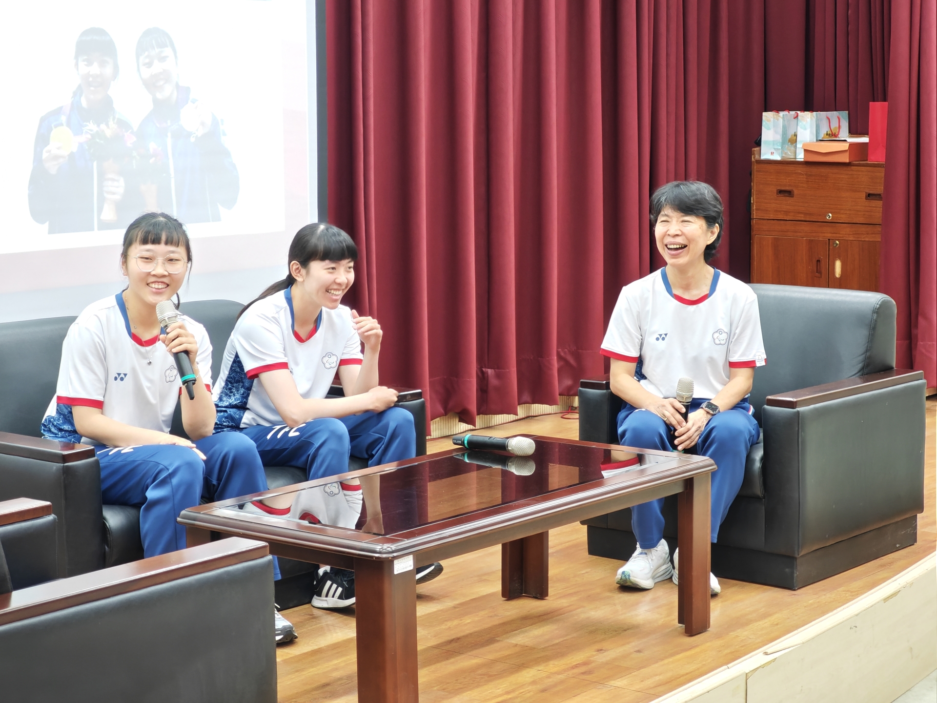 運健休系表揚碩士生田曉雯、林姿妤 巴黎帕運亮眼成績010