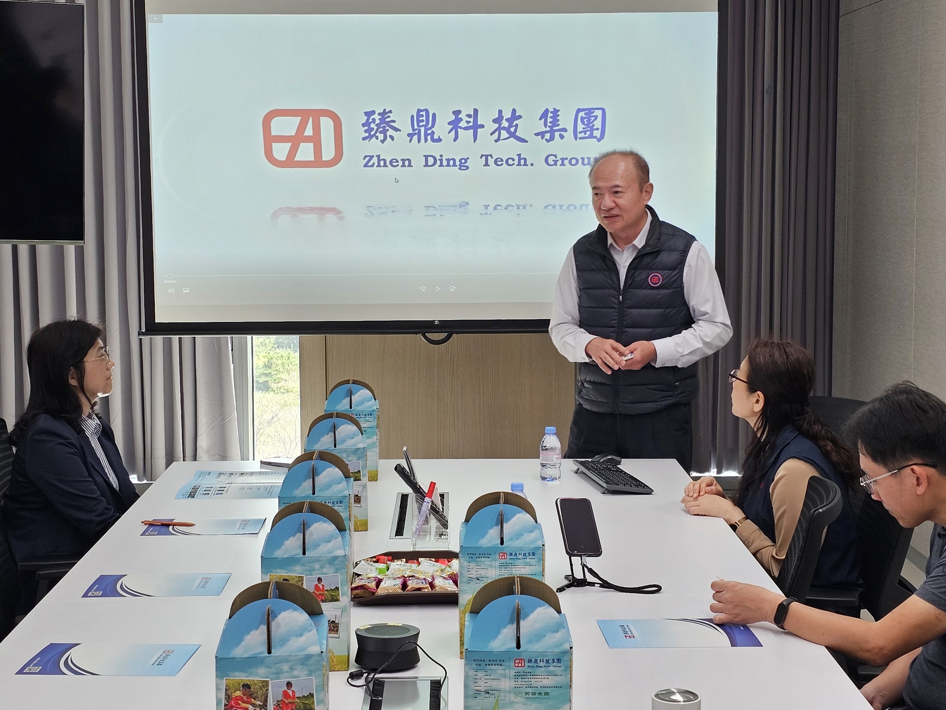 高雄大學學術副校長莊琇惠率隊拜會參訪臻鼎高雄AI園區002圖片