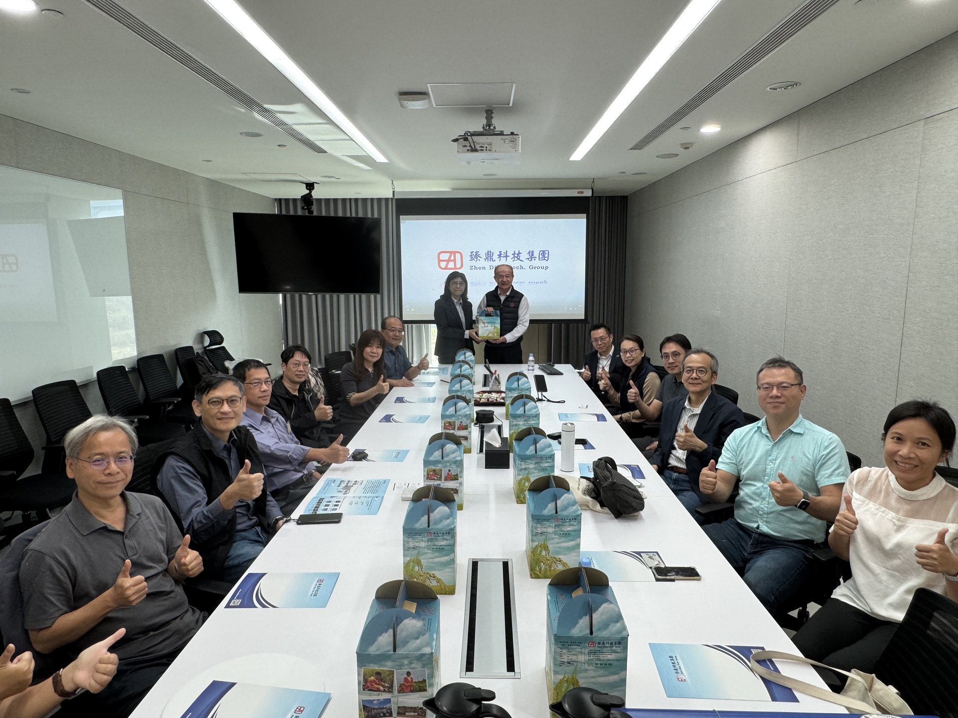 高雄大學學術副校長莊琇惠率隊拜會參訪臻鼎高雄AI園區005圖片