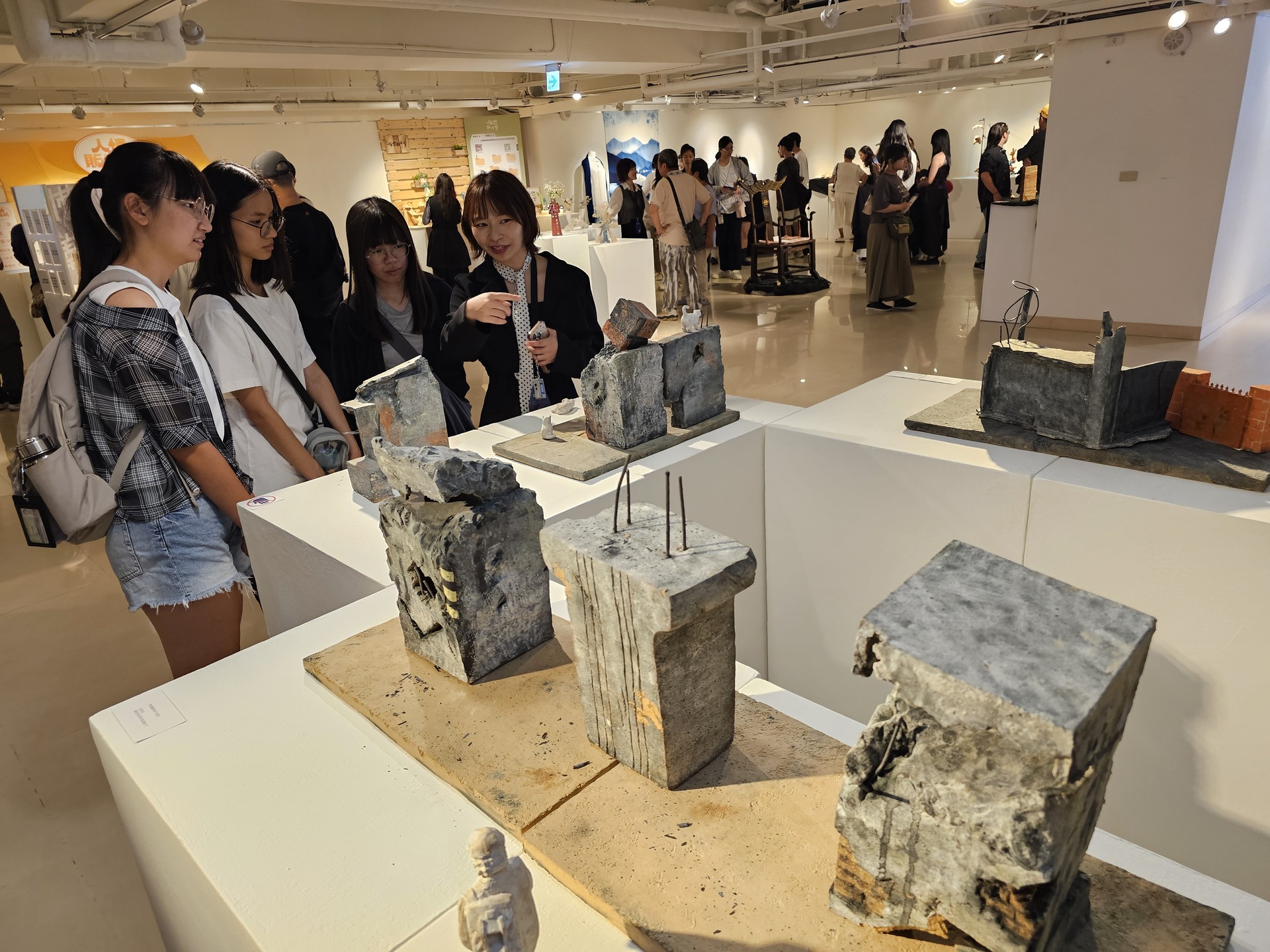 藝創系115級畢業成果展即日起至12日於高雄市文化中心至真堂三館展出018