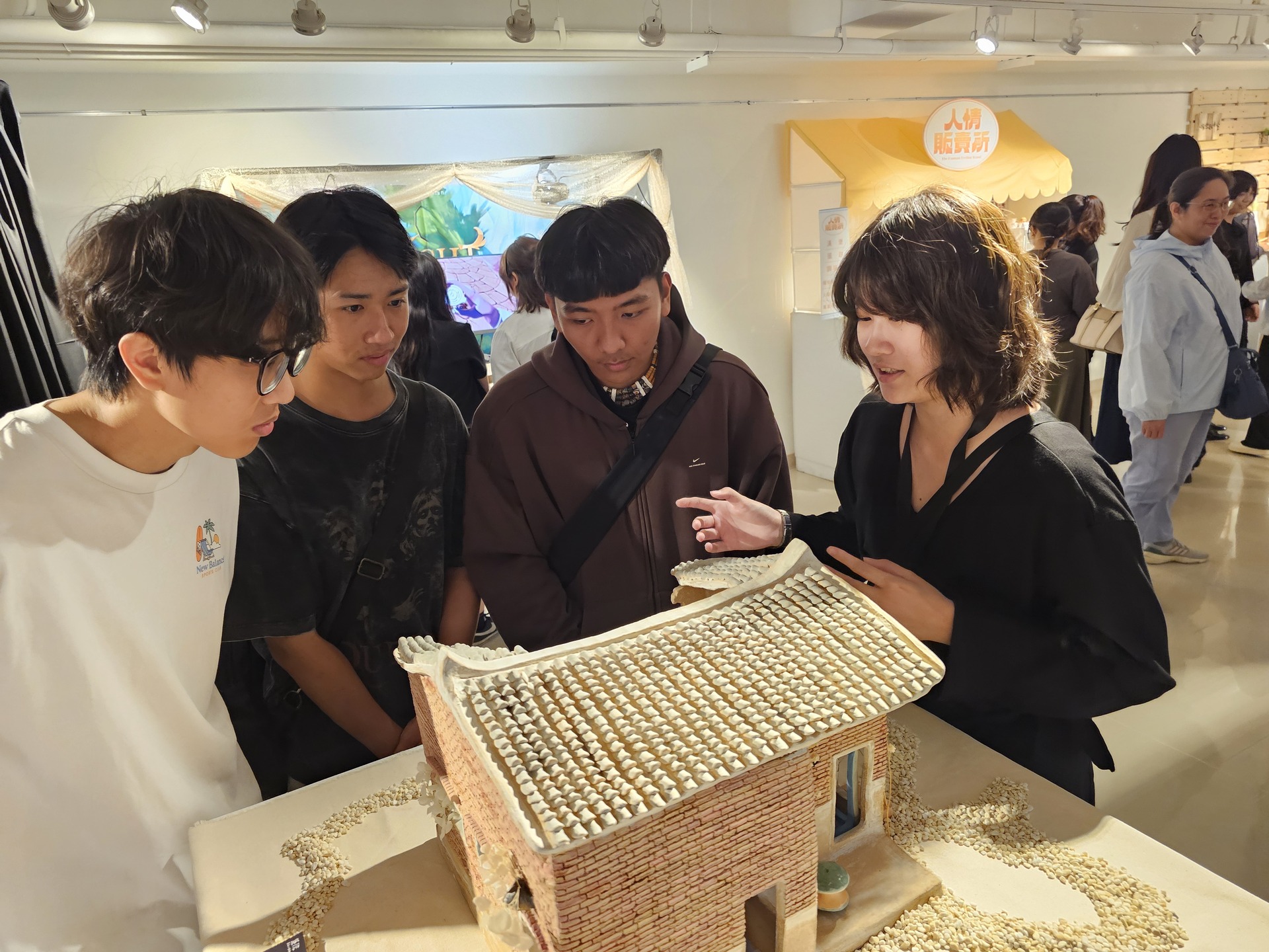 藝創系115級畢業成果展即日起至12日於高雄市文化中心至真堂三館展出020