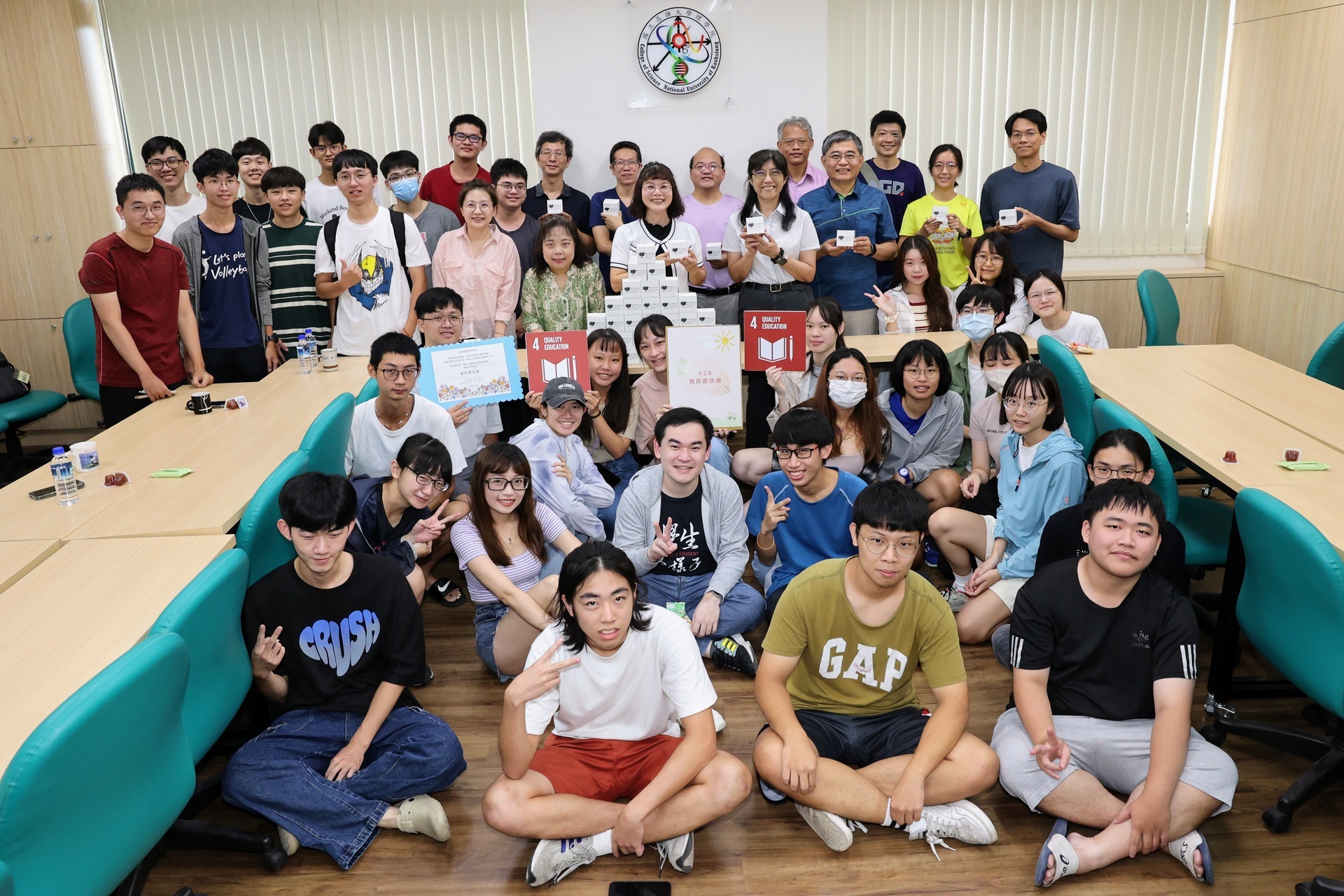 Principal Yueh-Tuan Chen of the NUK visited colleges and the General Education Center to express gratitude. 001