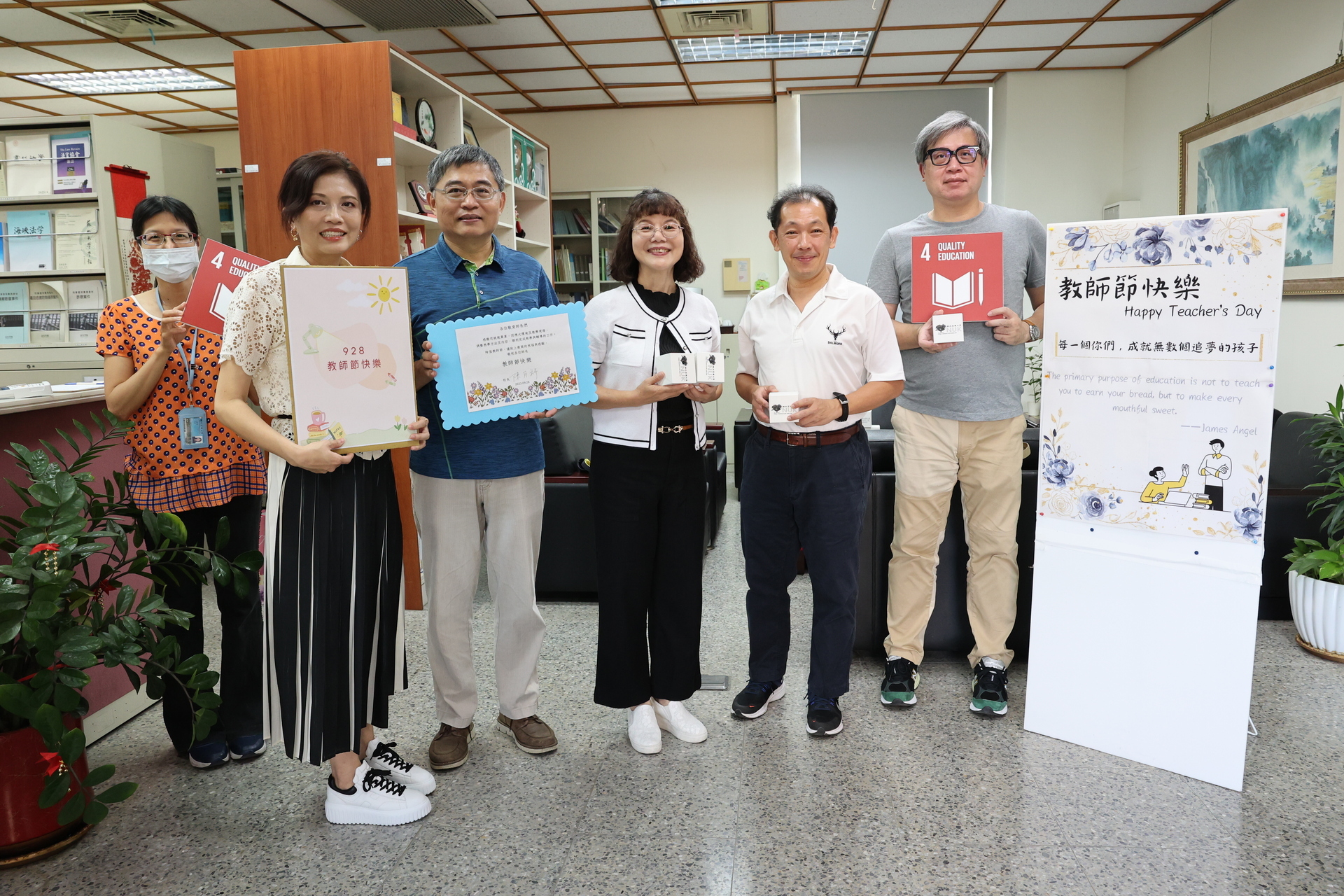 Principal Yueh-Tuan Chen of the NUK visited colleges and the General Education Center to express gratitude. 003