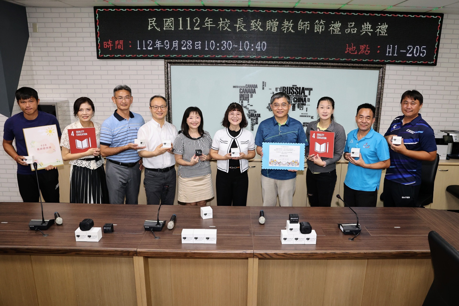 Principal Yueh-Tuan Chen of the NUK visited colleges and the General Education Center to express gratitude. 004