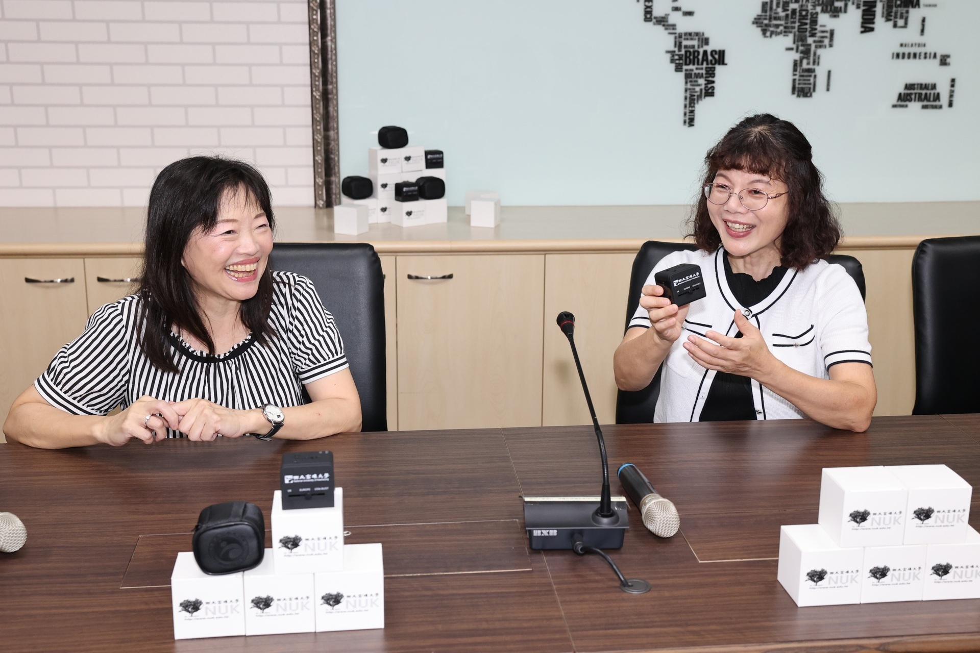 Principal Yueh-Tuan Chen of the NUK visited colleges and the General Education Center to express gratitude. 009