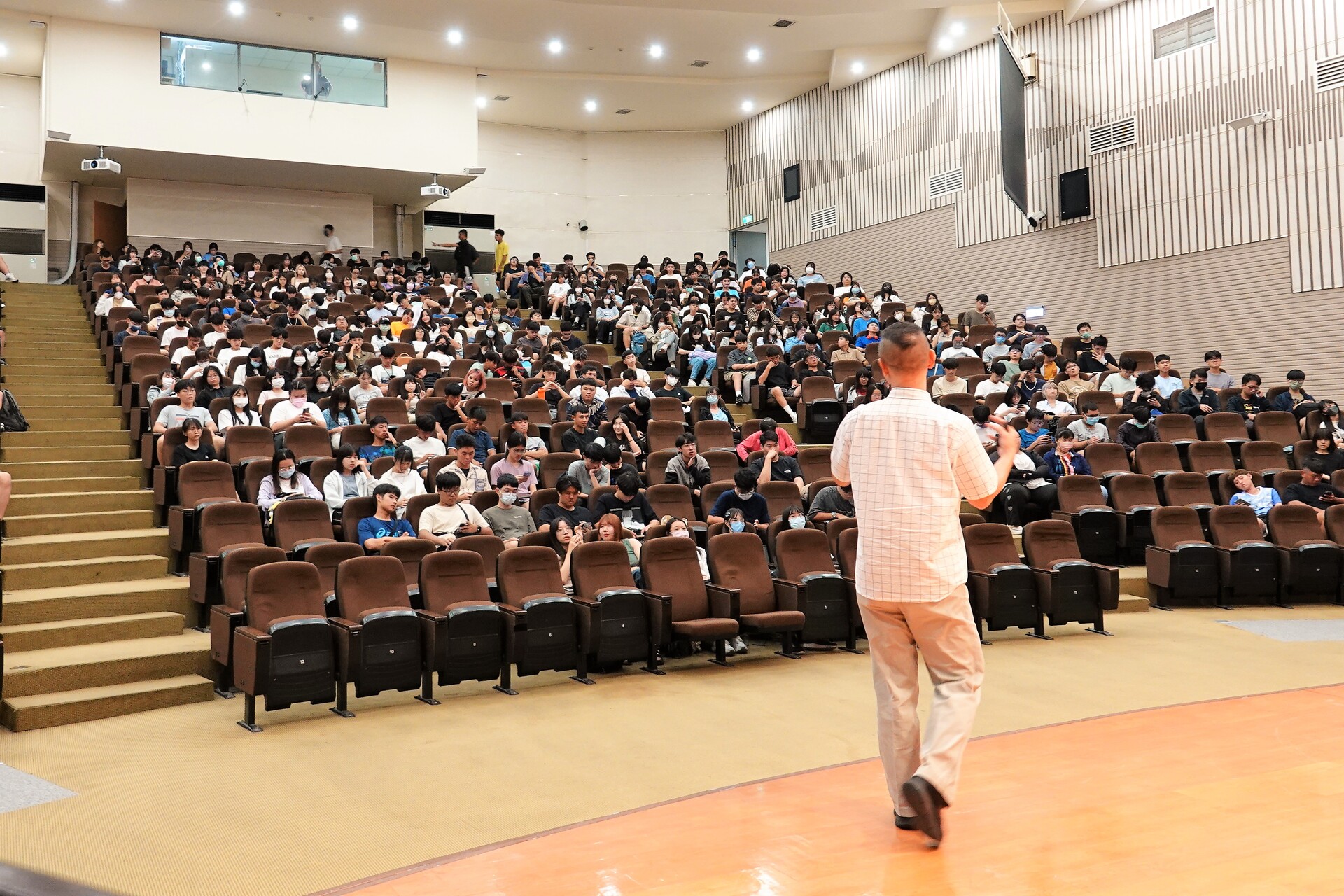 教發中心《大學入門》愛情專家曾陽晴演講003