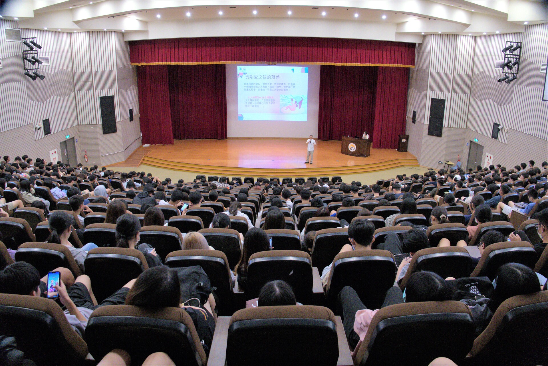 教發中心《大學入門》愛情專家曾陽晴演講008