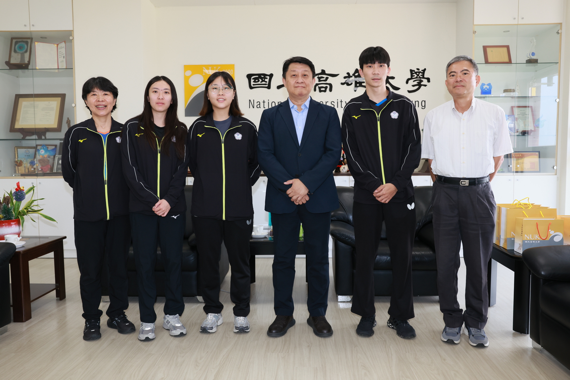校長陳啓仁接見王明月、田曉雯、林姿妤、蘇晉賢師徒一行，祝福與期勉004