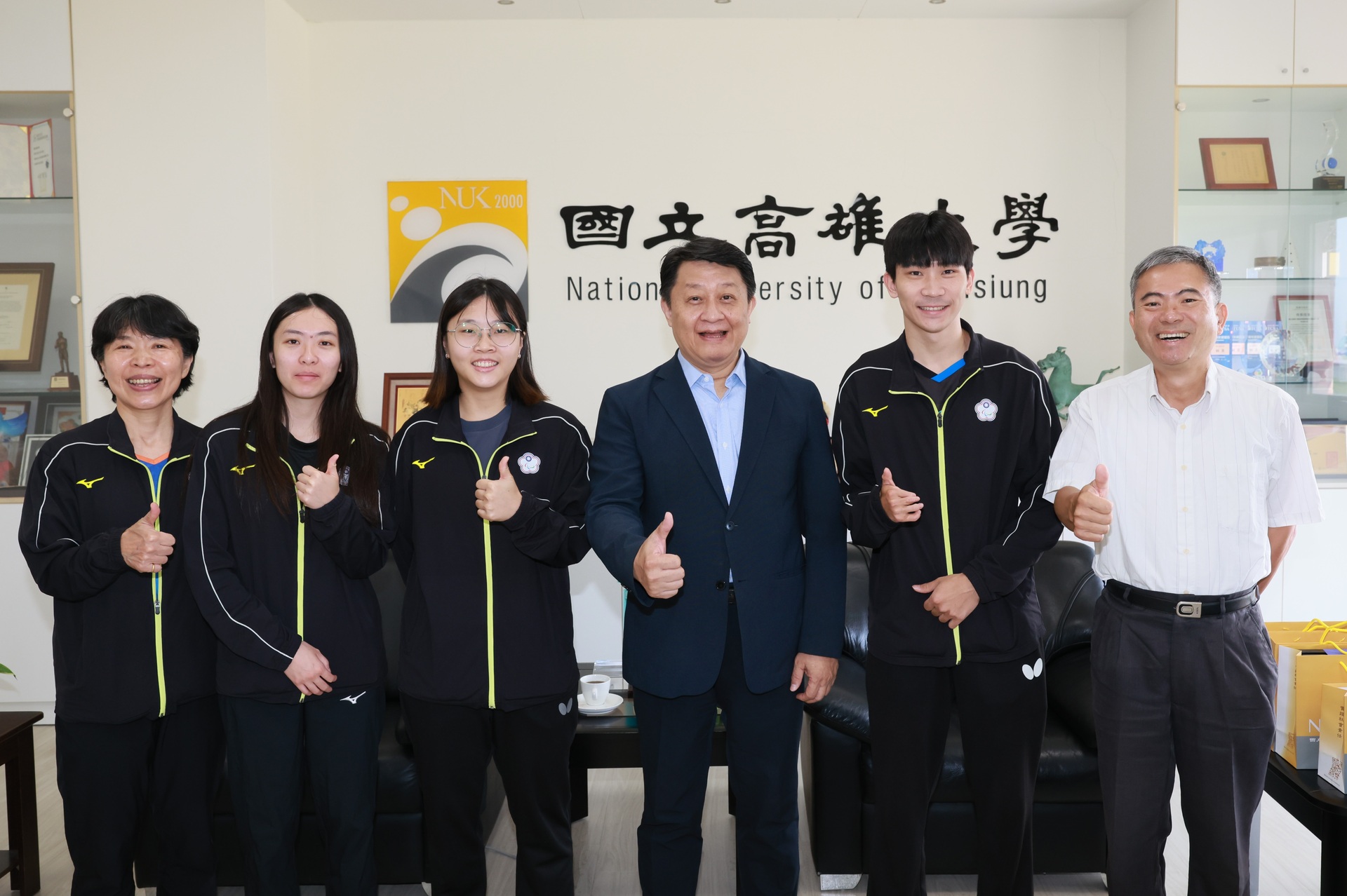校長陳啓仁接見王明月、田曉雯、林姿妤、蘇晉賢師徒一行，祝福與期勉005