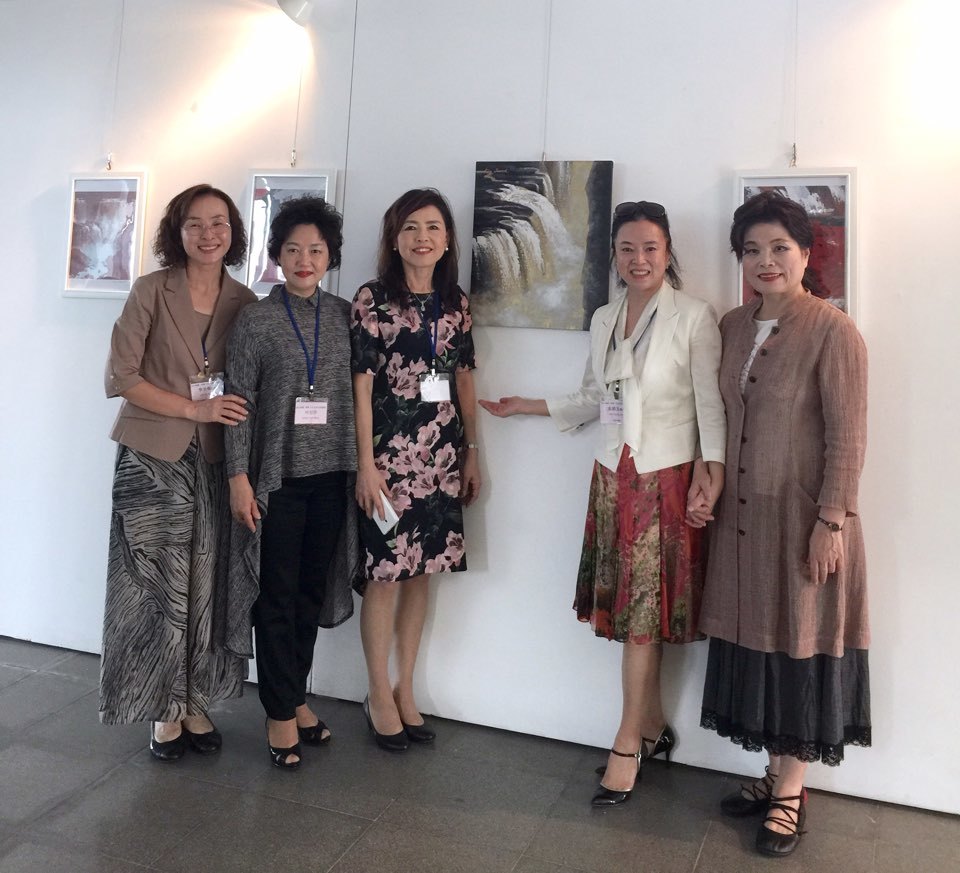 Picture description