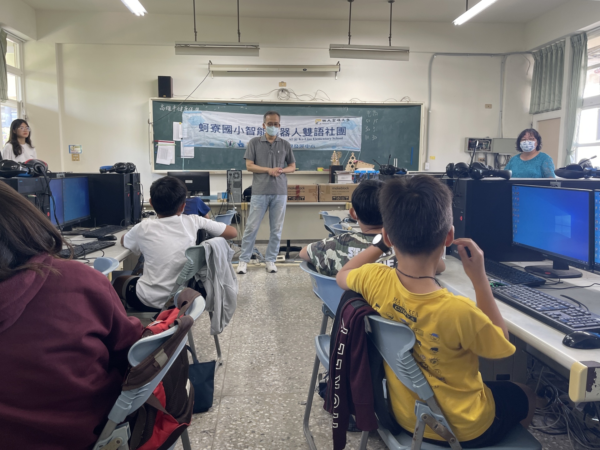 高雄大學學術副校長吳志宏帶領教學團隊前進梓官區蚵寮國小開辦雙語機器人社團