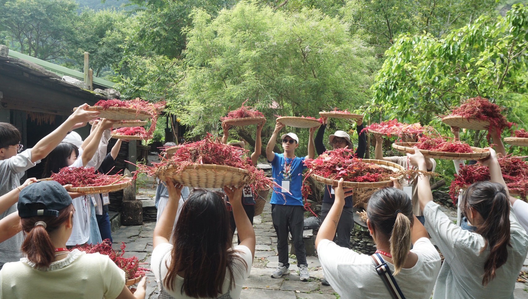 學務處原住民族學生資源中心舉辦「原鄉重返」活動，深入臺東縣金峰鄉001