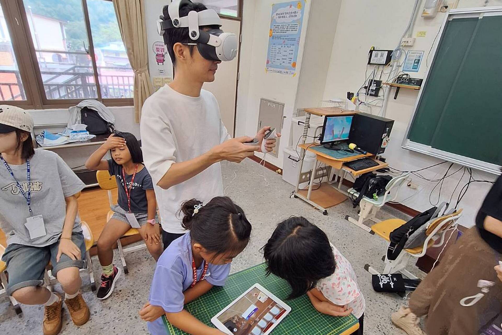 高大機器人、VR走進多納陪學童探索數位世界005