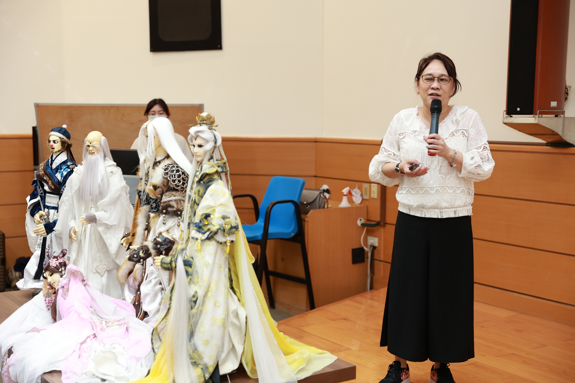 素還真也能跨界拍廣告、拍電影! 霹靂國際多媒體副總經理黃文姬受邀高大卓越講座分享-布袋戲 素還真也能跨界拍廣告、拍電影! 霹靂國際多媒體副總經理黃文姬受邀高大卓越講座分享-布袋戲