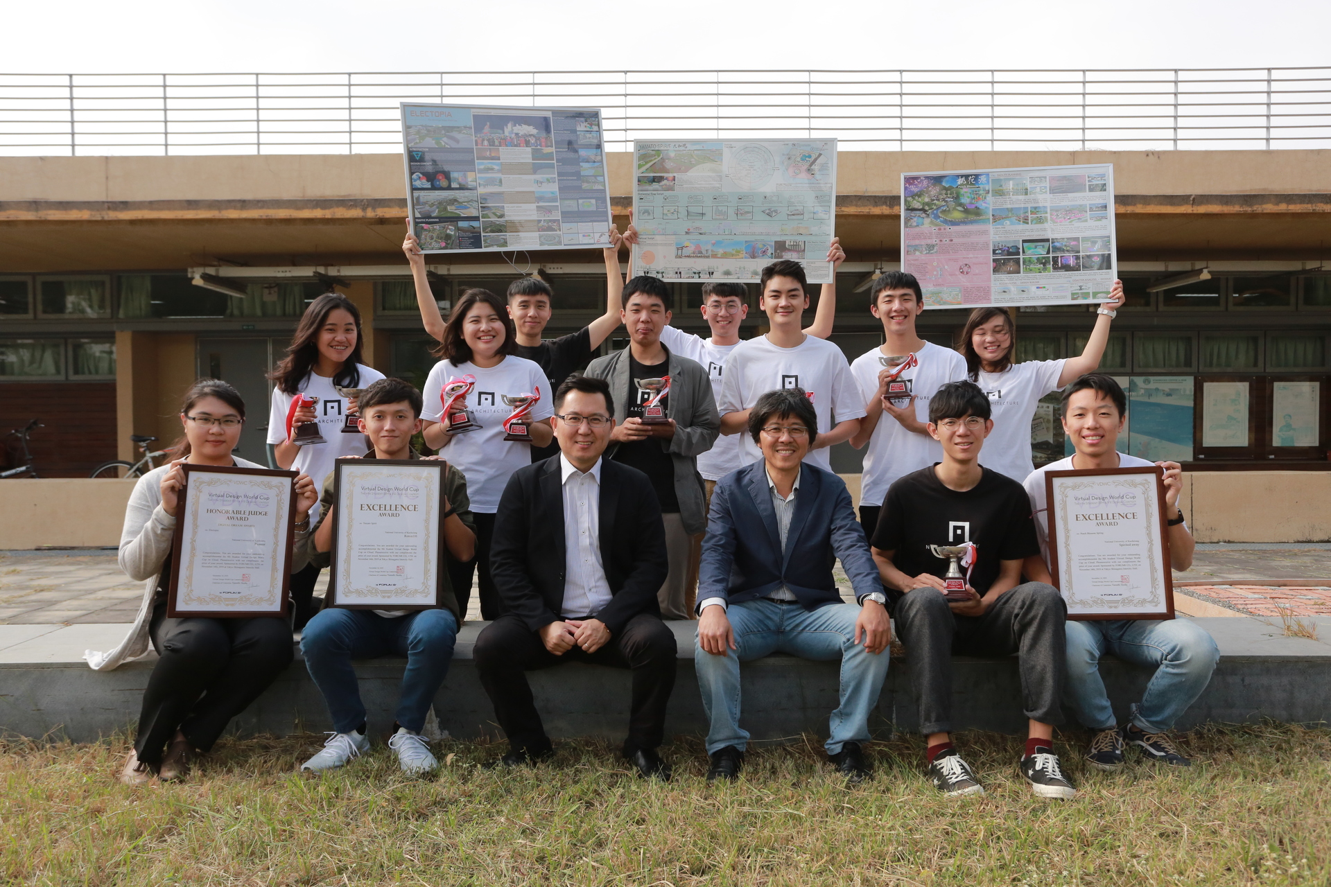 建築系師生合影圖片