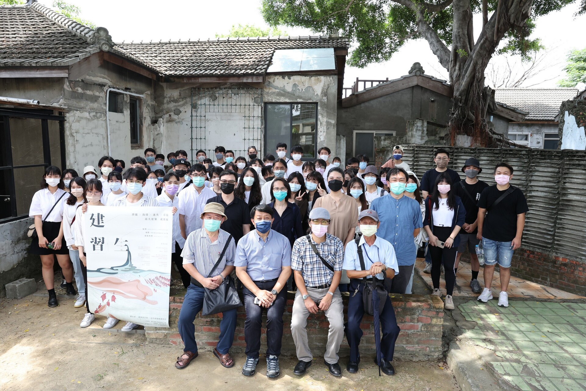 高雄大學建築系(二年級)發表期末學習成果，於「鳳山黃埔新村」基地內「黃埔65共享空間」舉辦展覽。圖片