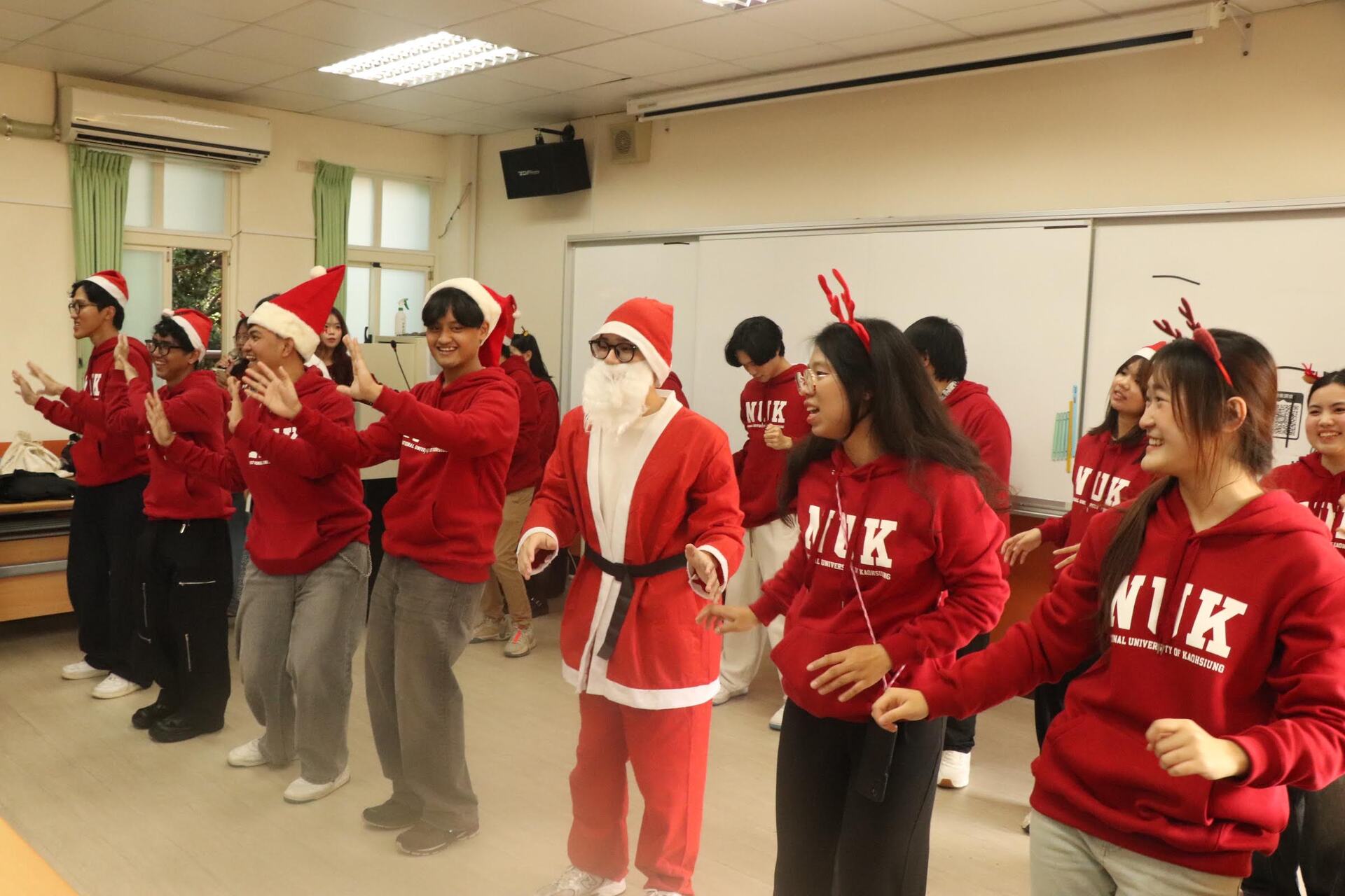 高雄大學境外生 走入社區小學散播聖誕溫暖 004圖片