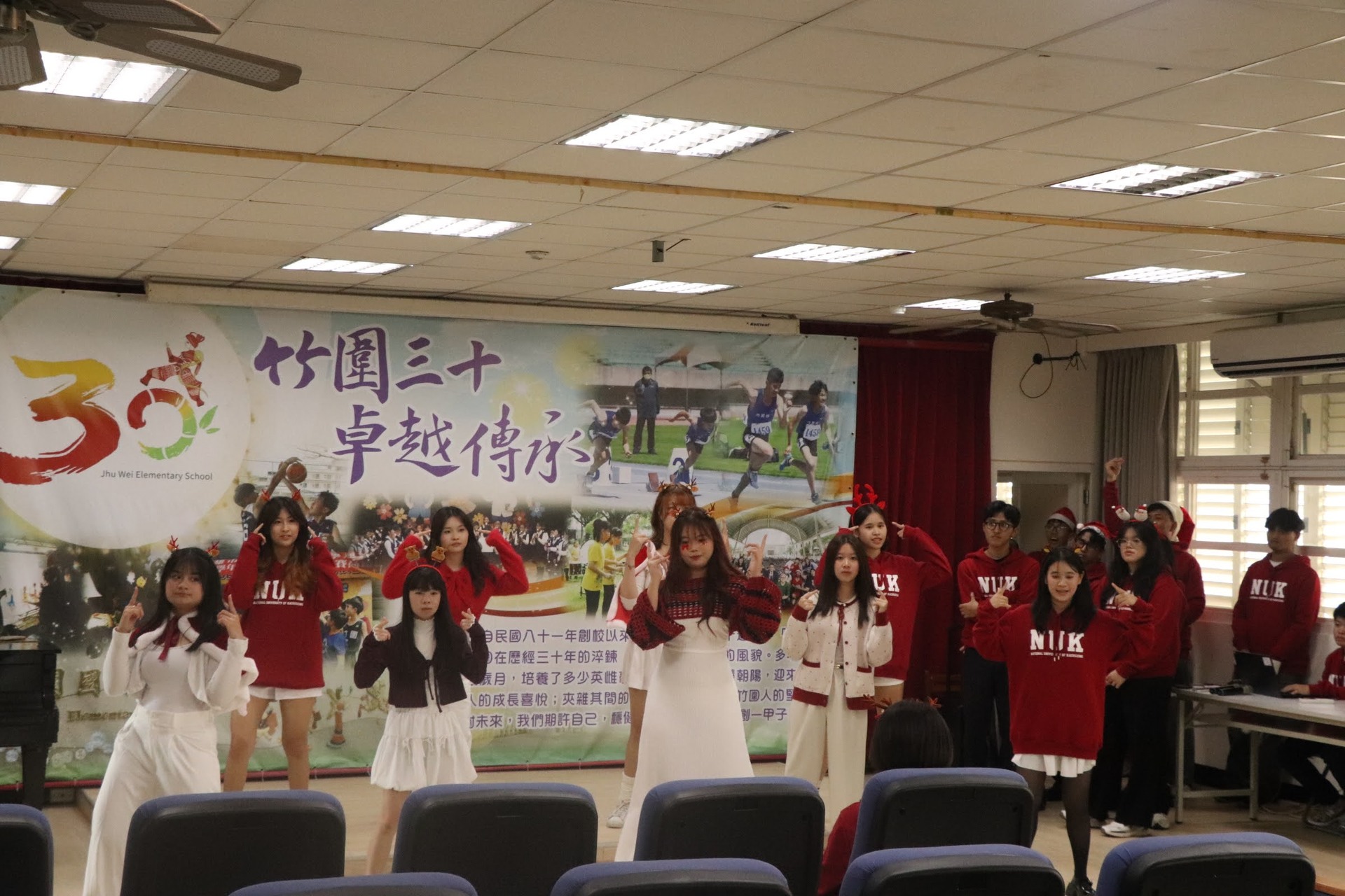 高雄大學境外生 走入社區小學散播聖誕溫暖 006圖片