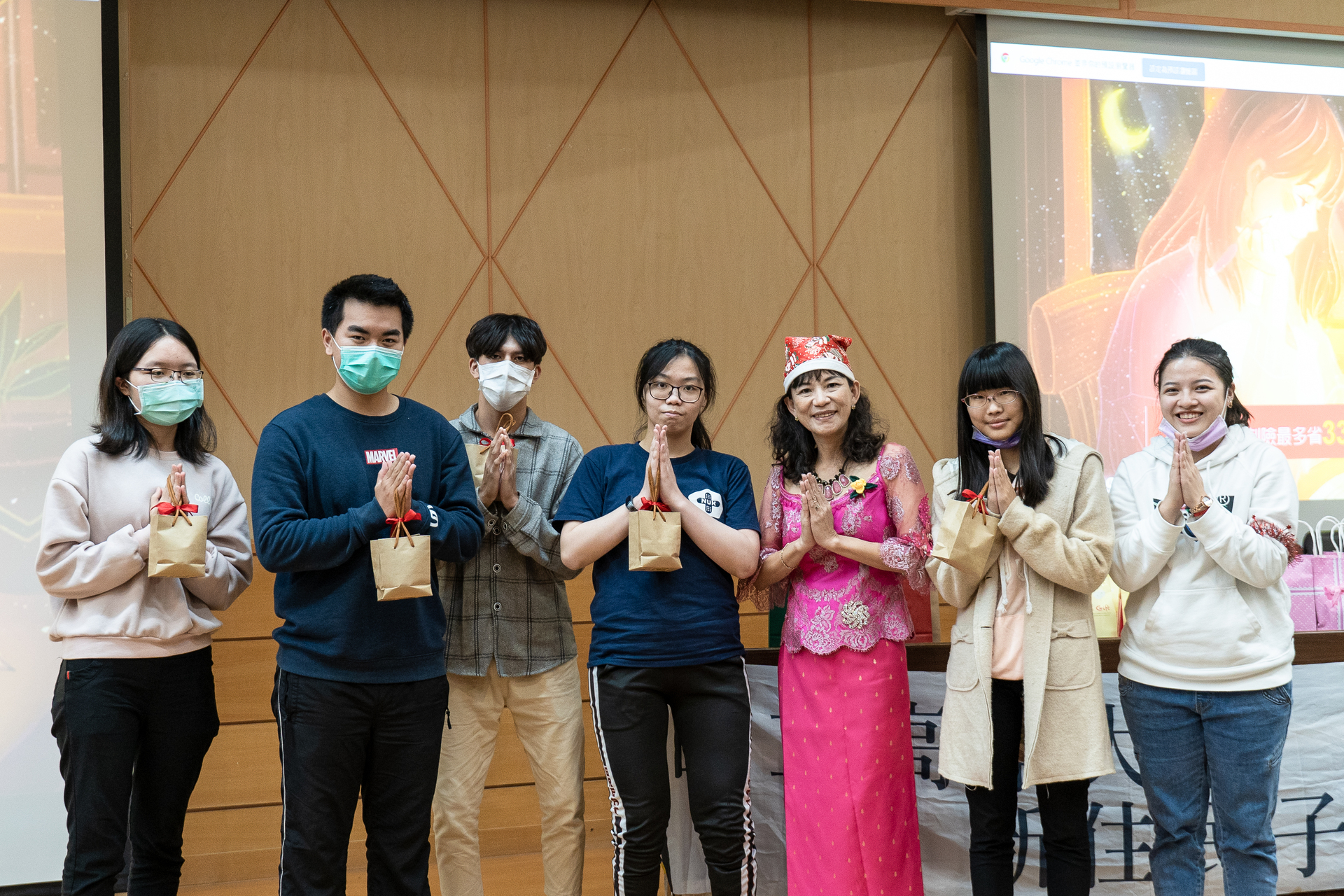 高雄大學學務處與新住民子女社17日舉辦「多元文化耶誕晚會」014