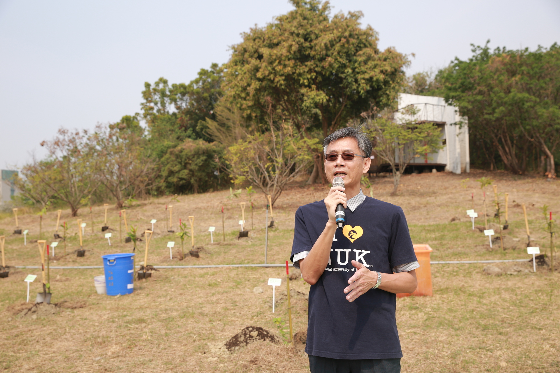 行政副校長連興隆策畫植樹造林減碳活動