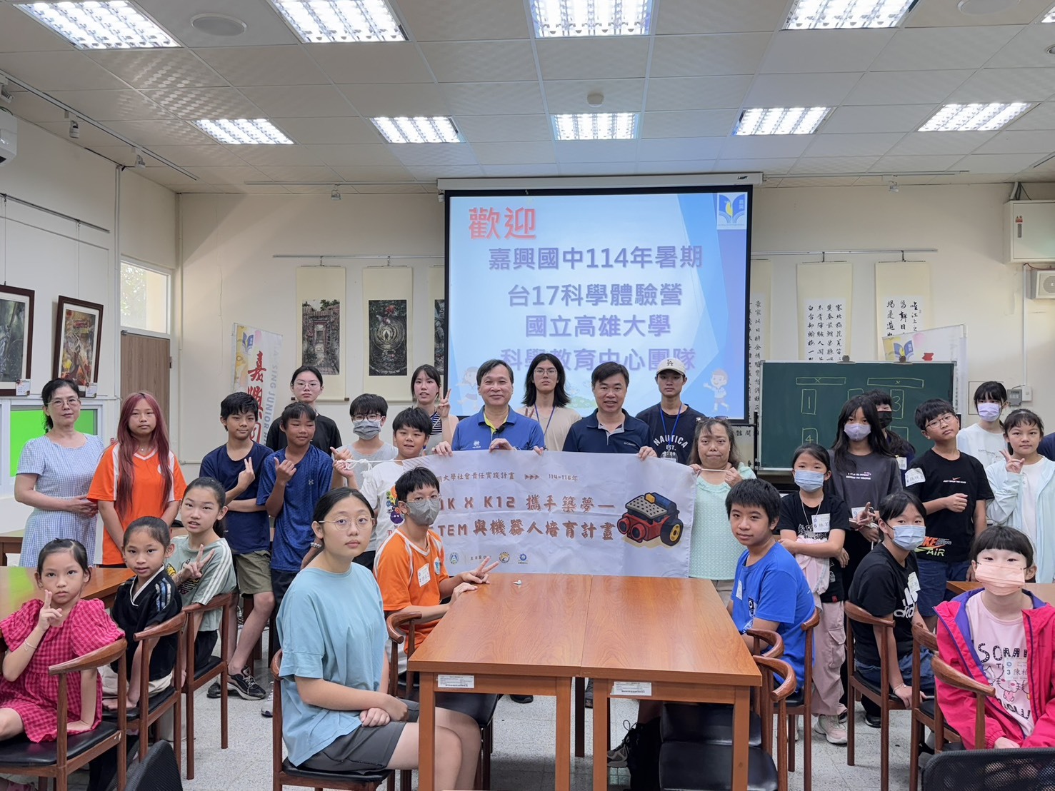 科學教育中心由生命科學系副教授高佑靈帶領師生團隊,日前分別走入彌陀國中與嘉興國中,舉辦「台17科學體驗營」001圖片