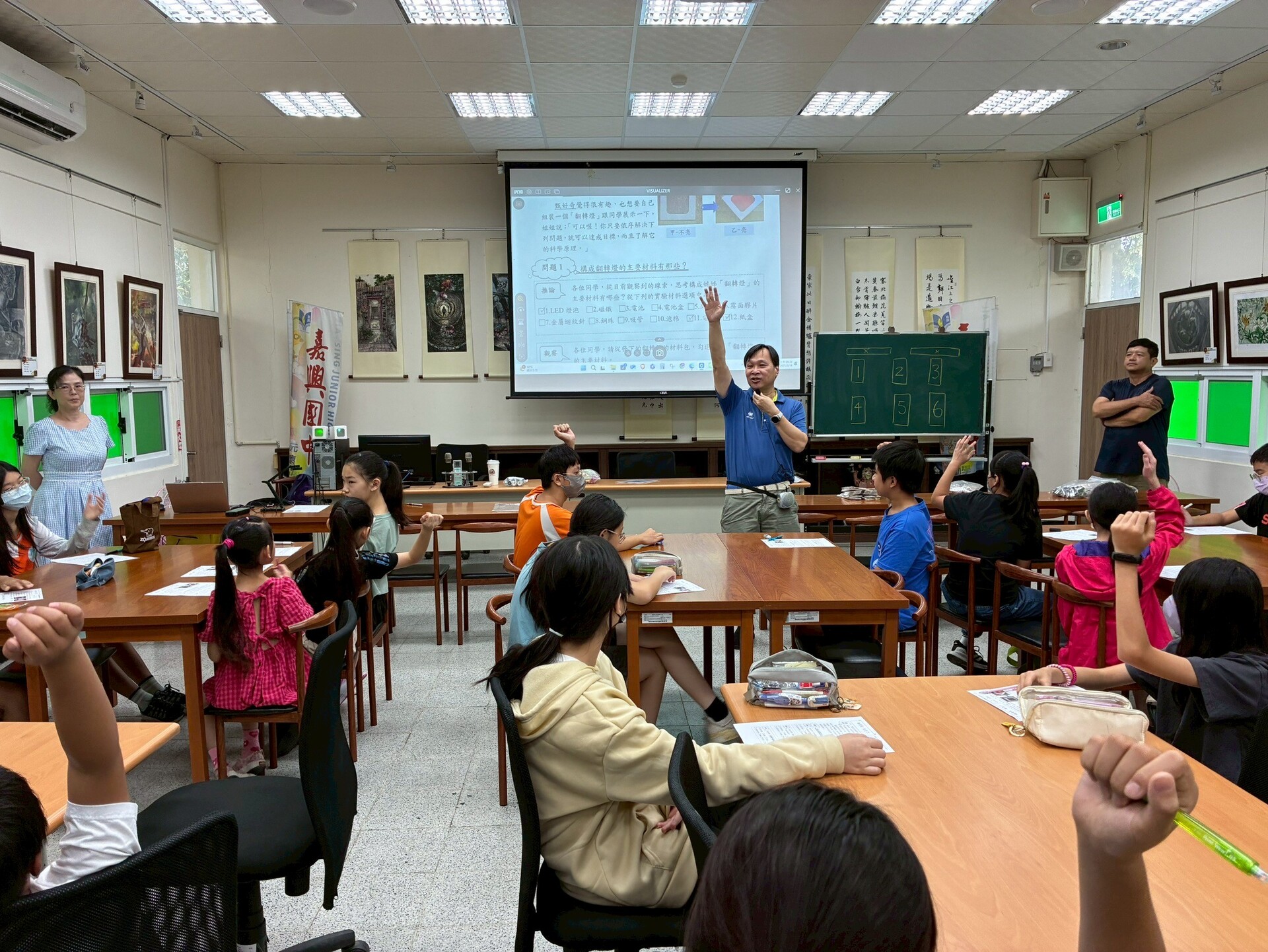 科學教育中心由生命科學系副教授高佑靈帶領師生團隊,日前分別走入彌陀國中與嘉興國中,舉辦「台17科學體驗營」004圖片