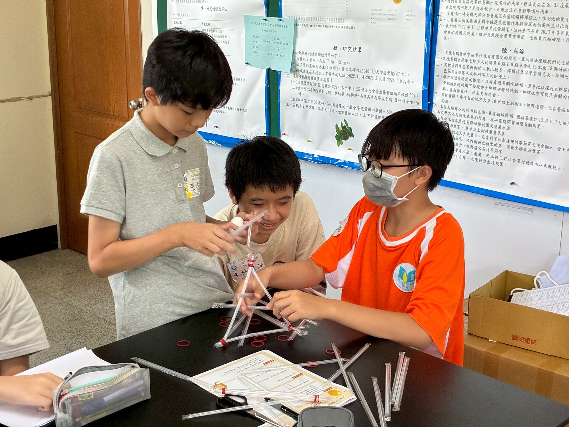 科學教育中心由生命科學系副教授高佑靈帶領師生團隊,日前分別走入彌陀國中與嘉興國中,舉辦「台17科學體驗營」008圖片