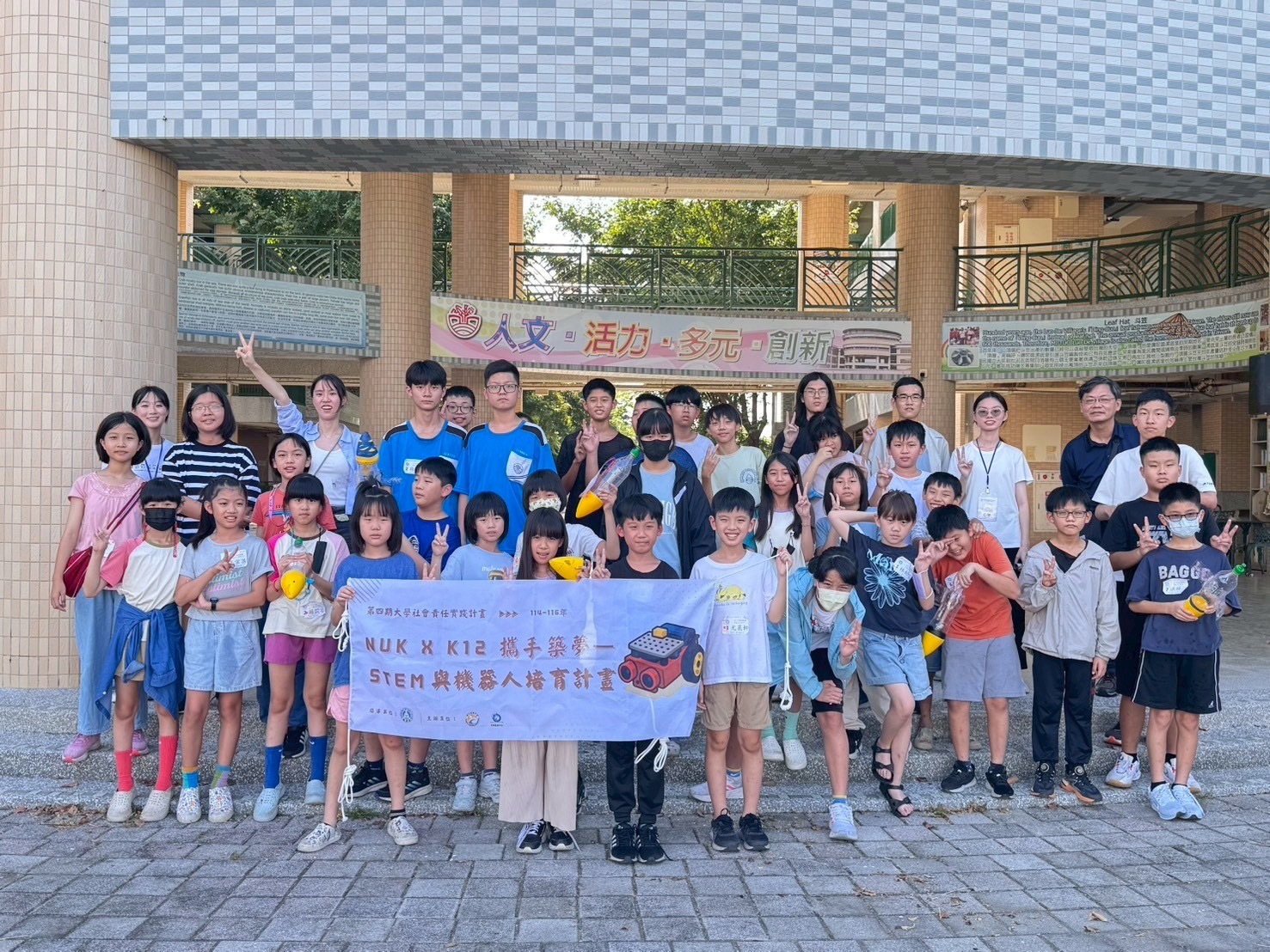 科學教育中心由生命科學系副教授高佑靈帶領師生團隊,日前分別走入彌陀國中與嘉興國中,舉辦「台17科學體驗營」010圖片