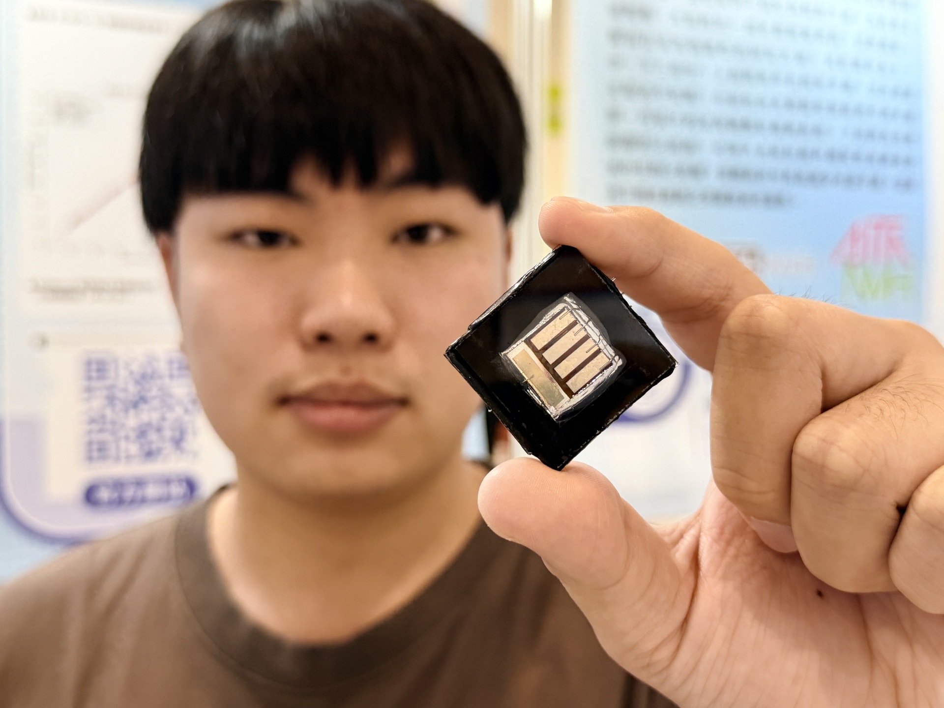高雄大學於本次2026亞灣新創大南方展出藝創系副教授王政弘、電機系助理教授許瑞允研發成果002