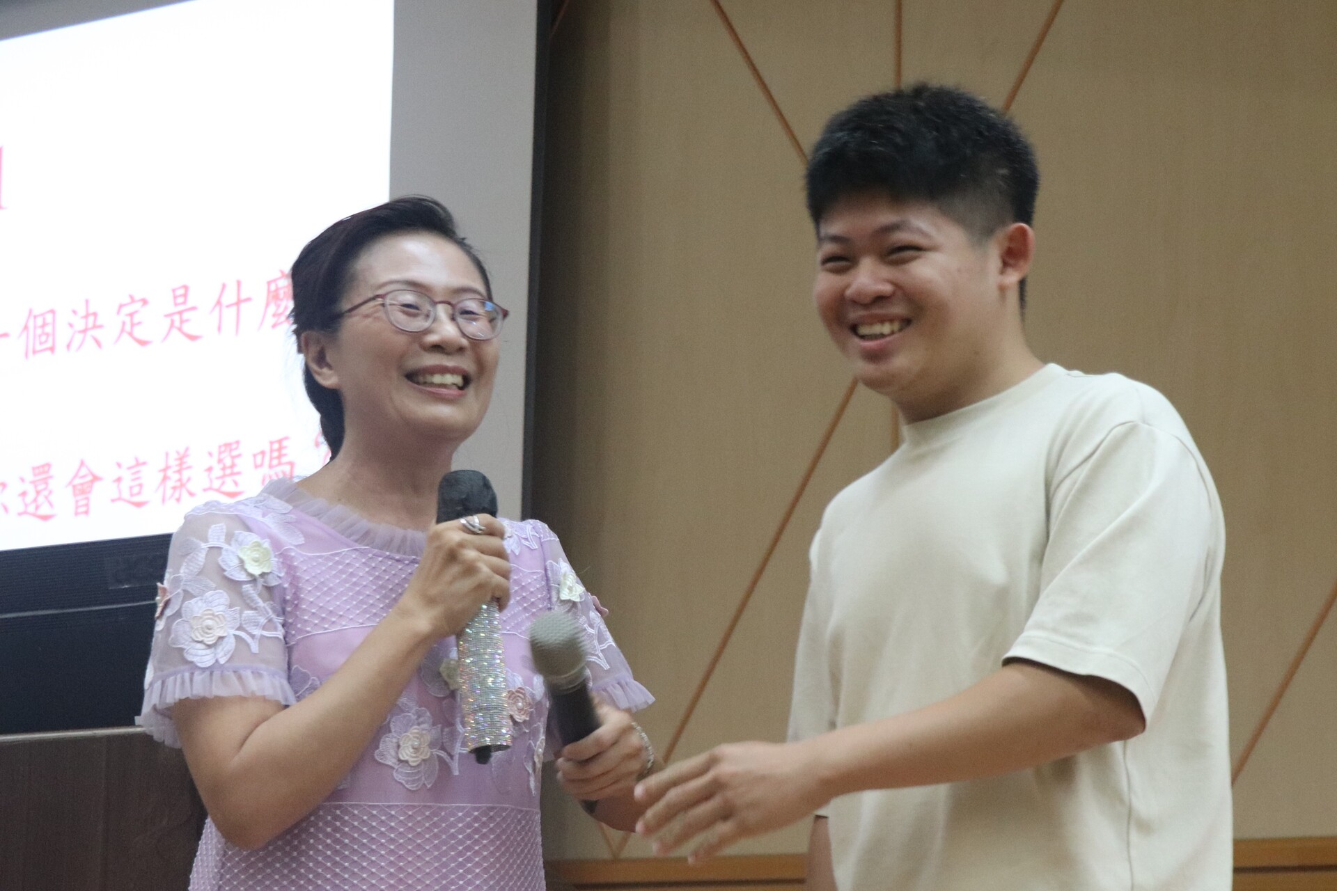 國際處舉辦「心靈探索與成長講座」 邀晶菱老師主講007