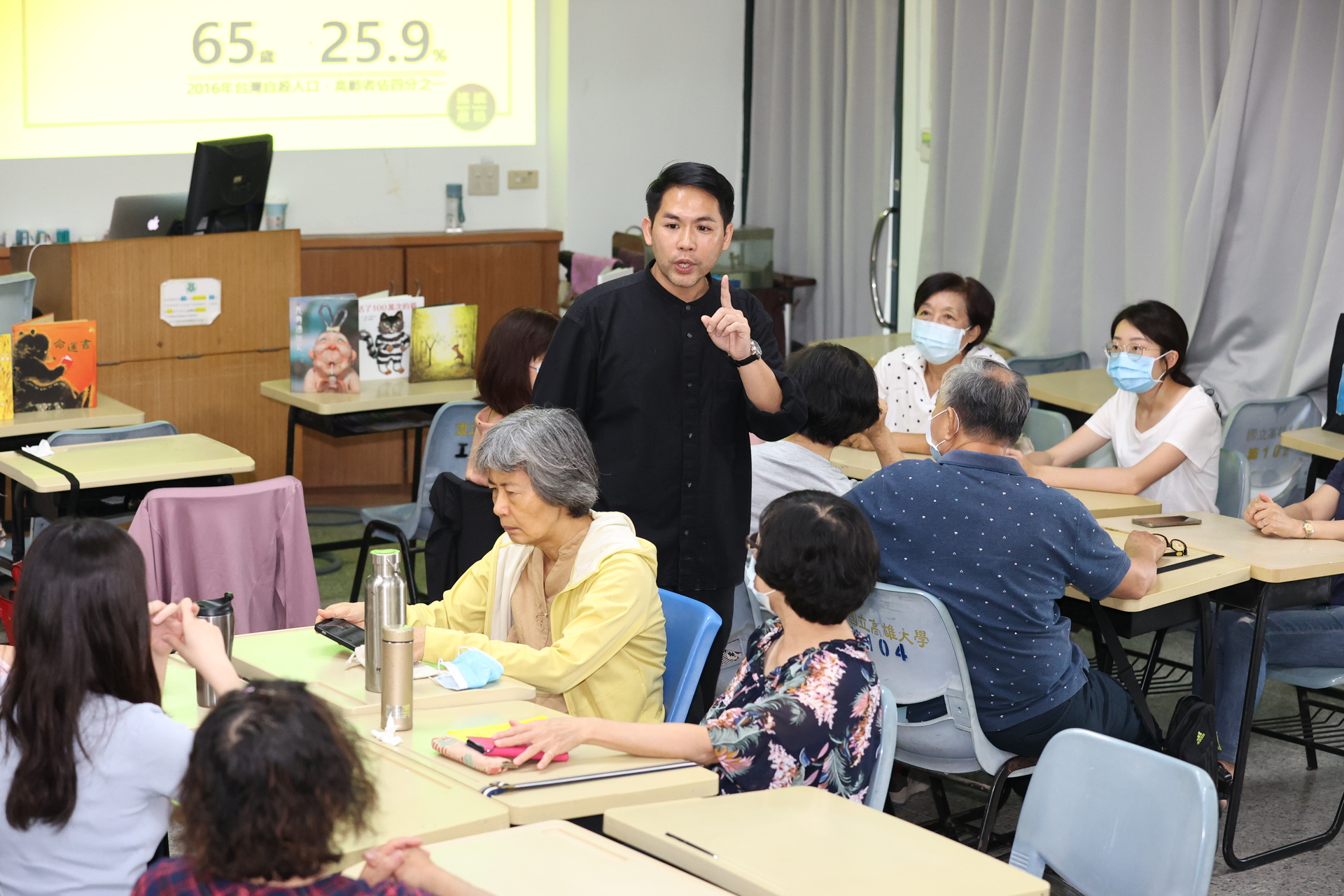 The Associate Professor, Kuei-Ju Tsai, held an activity to stimulate intergenerational dialogue02