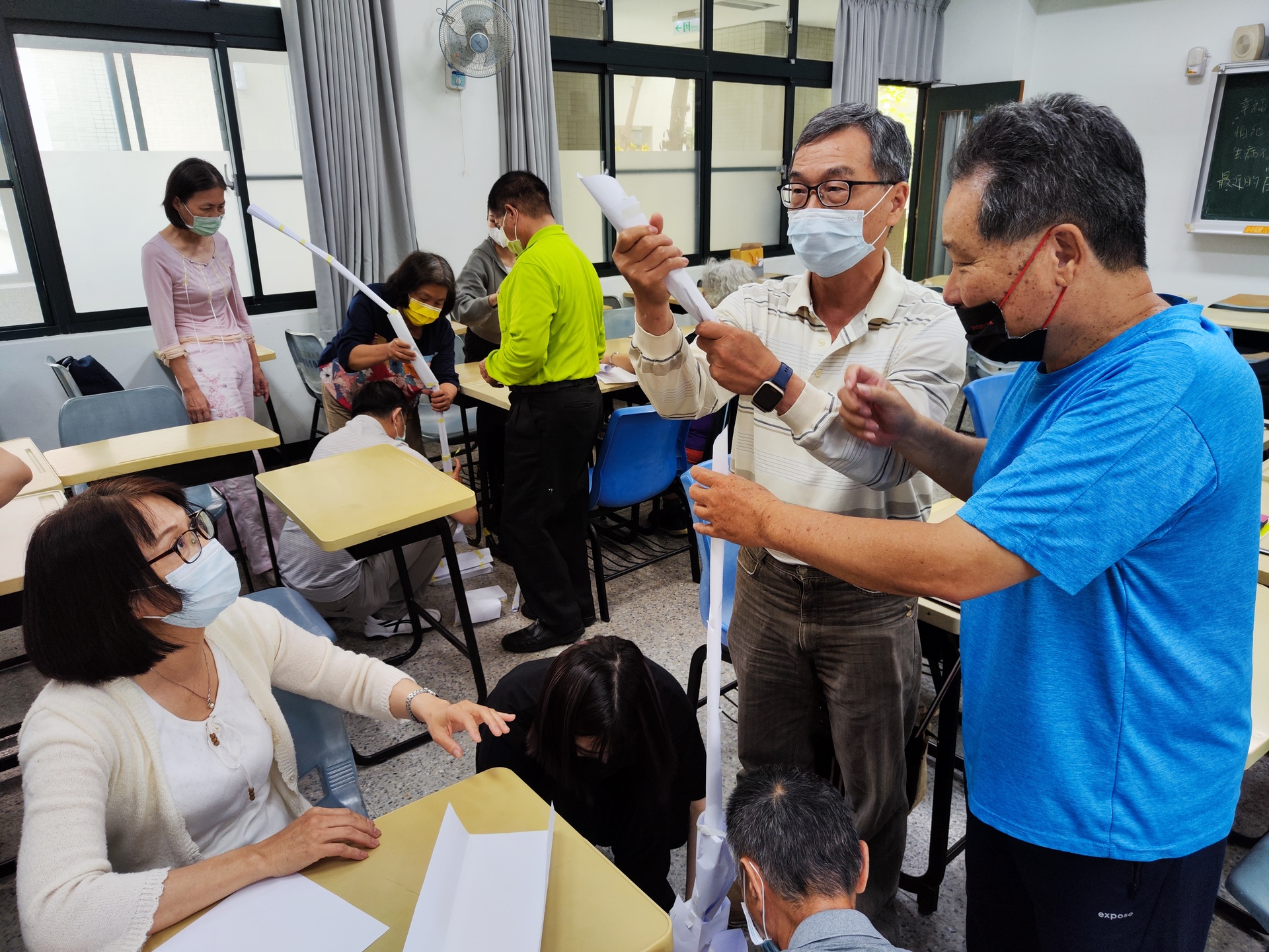 The Associate Professor, Kuei-Ju Tsai, held an activity to stimulate intergenerational dialogue03