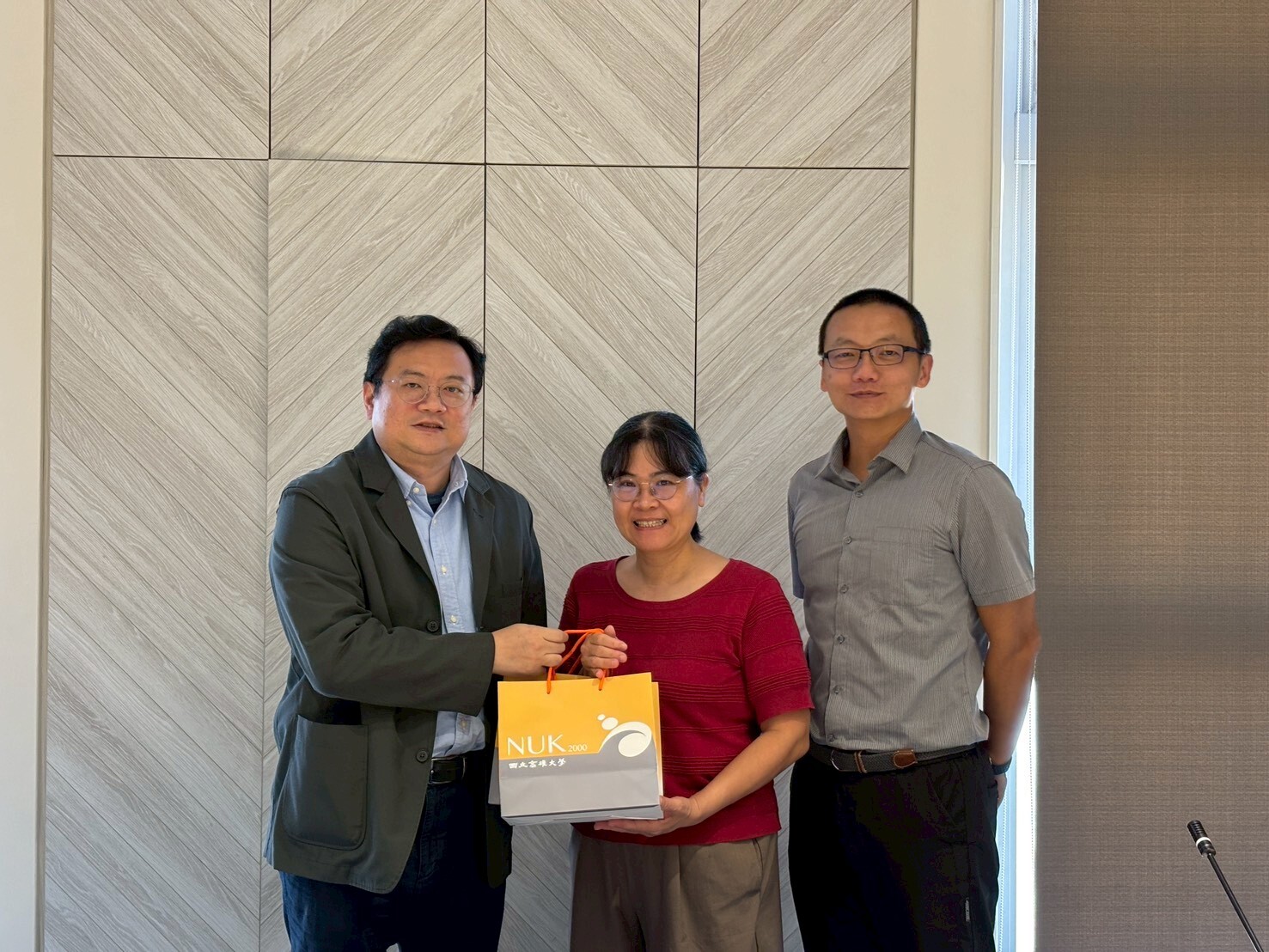 高雄大學連結越南黃梅星星中學  台越學生交流體驗冬至文化  003圖片