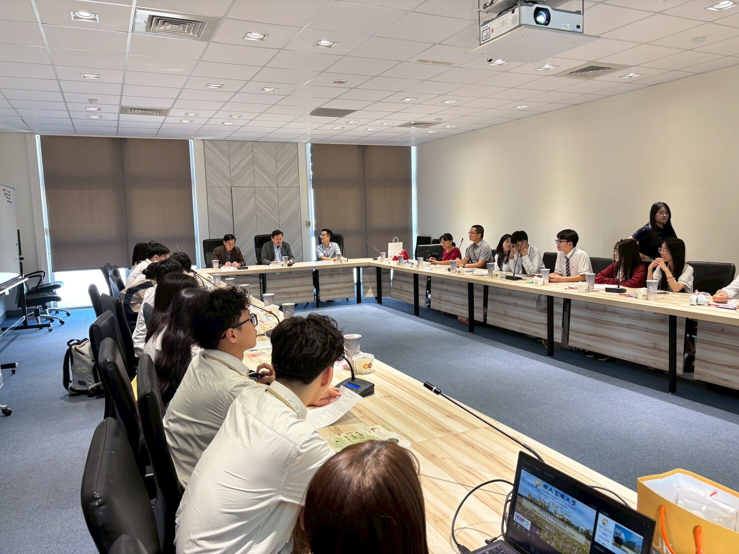 高雄大學連結越南黃梅星星中學  台越學生交流體驗冬至文化  005圖片