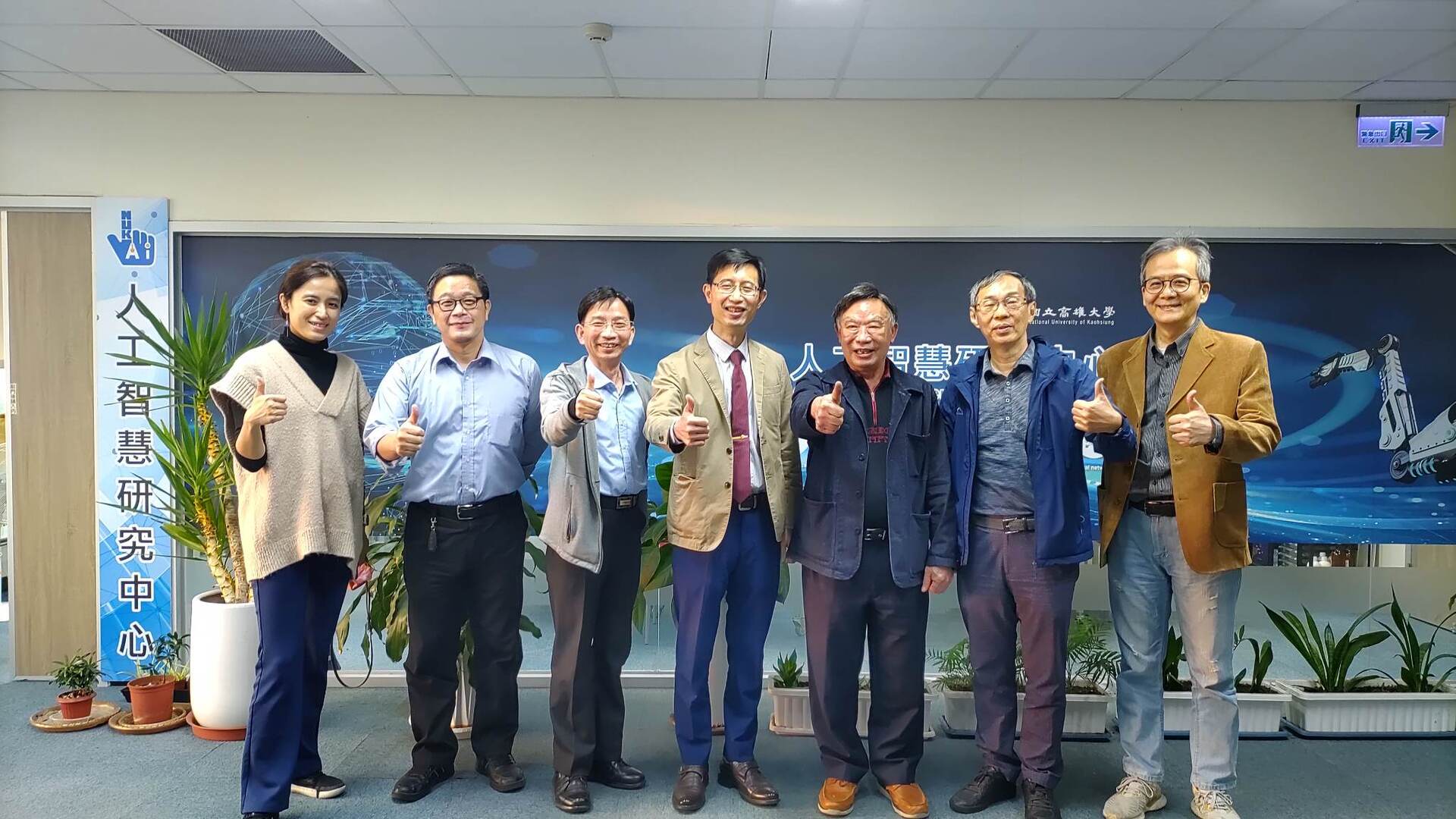 祥儀企業董事長蔡逢春、愛尚科技經理呂芳川22日聯袂造訪國立高雄大學科學教育中心、AI研究中心04