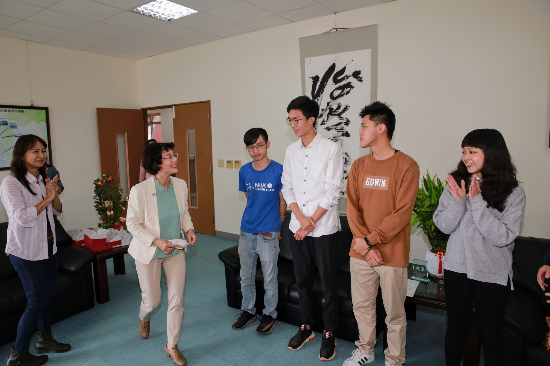 高雄大學校長陳月端接見嘉勉社團「壁球社」001