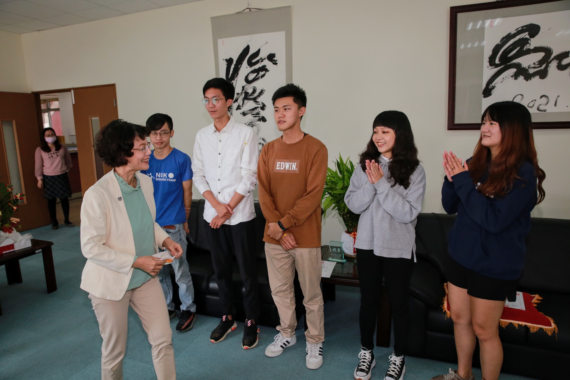高雄大學校長陳月端接見嘉勉社團「壁球社」002