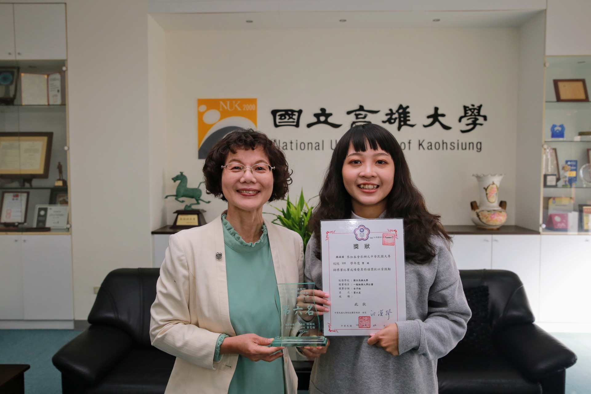 高雄大學校長陳月端接見嘉勉社團「壁球社」004